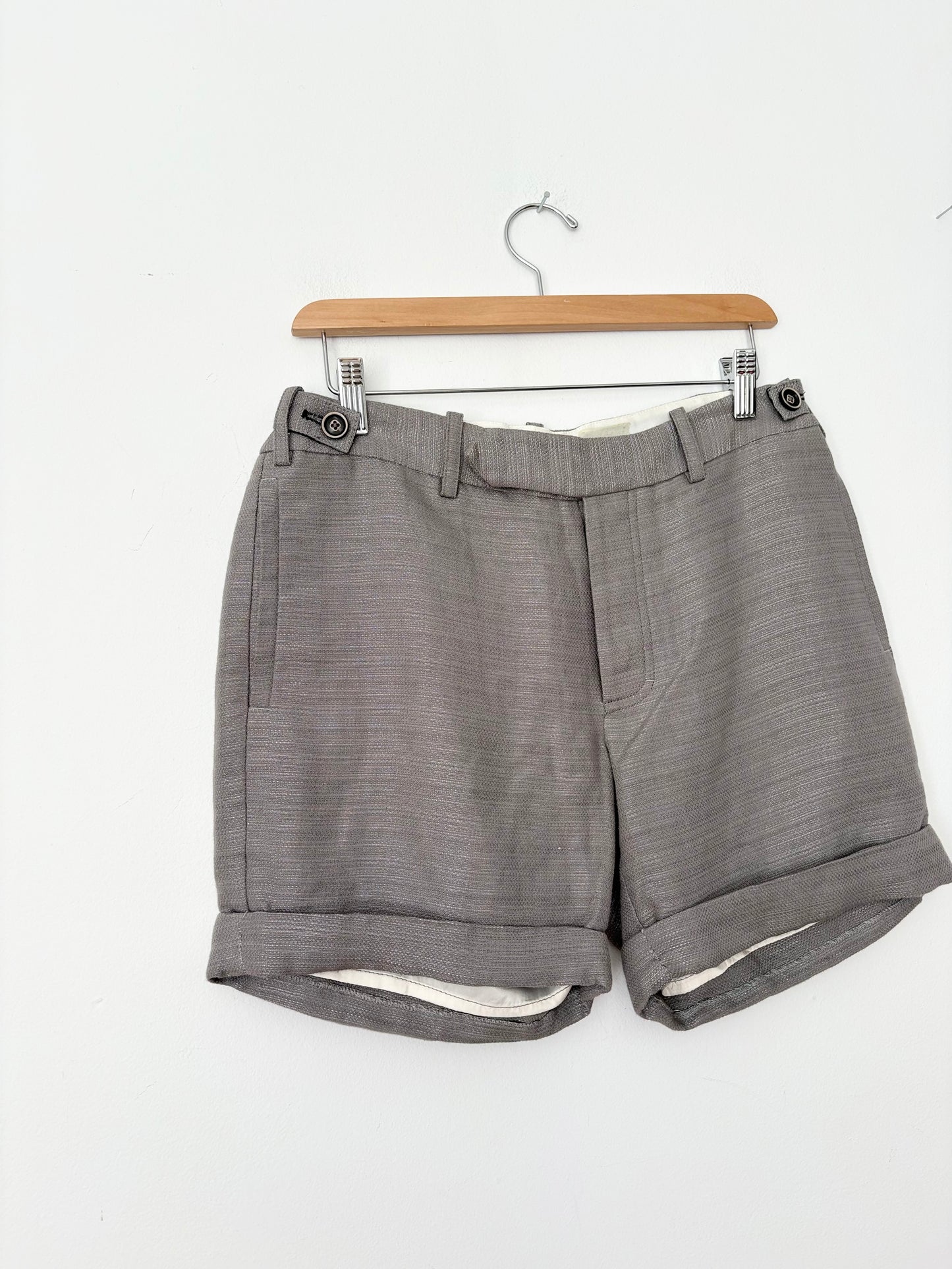 Trovata mid rise cuffed shorts W27