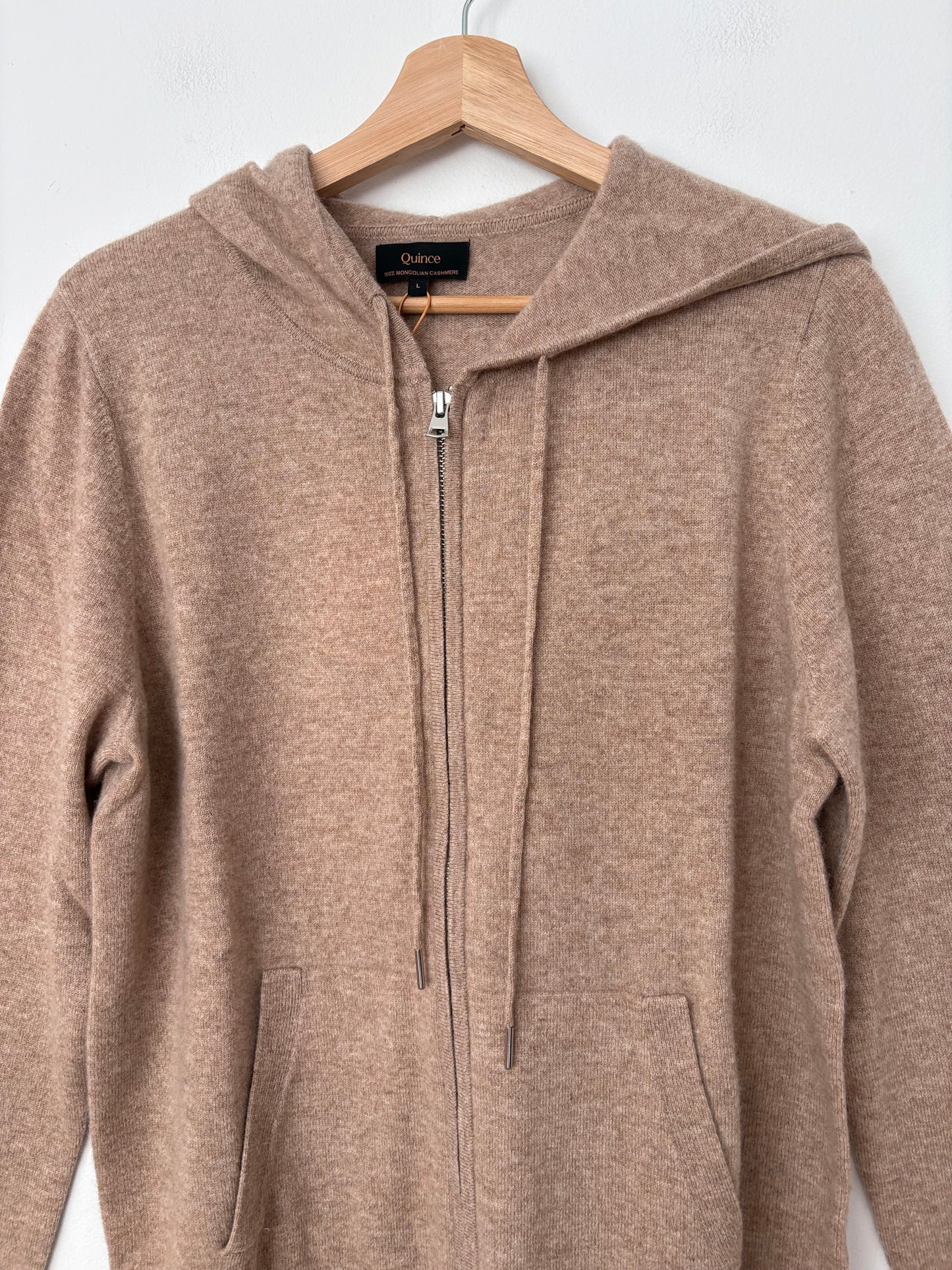 Sweat à capuche zippé Quince Cashmere couleur avoine, taille L