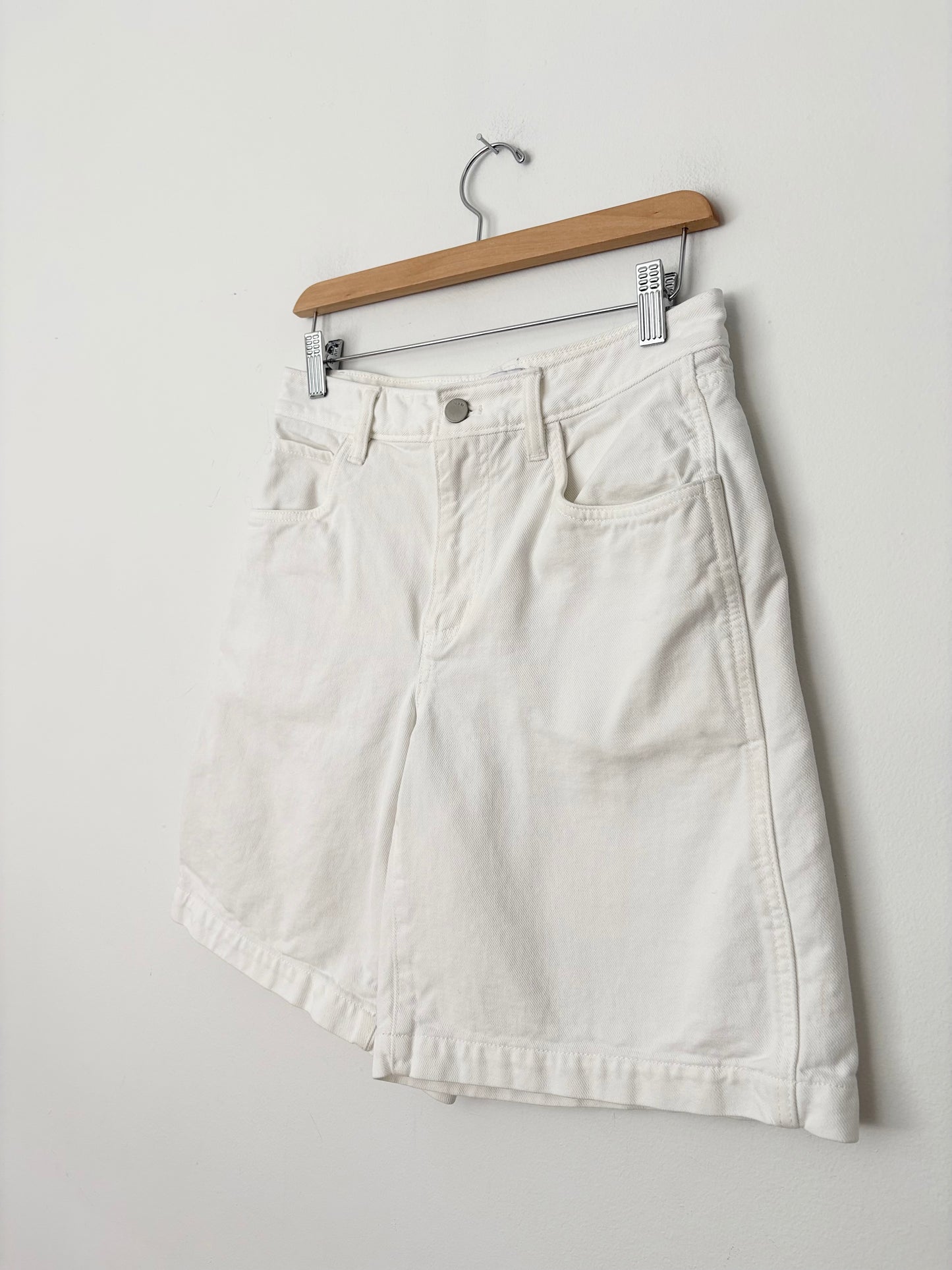 TNA Kennedy short in white W27