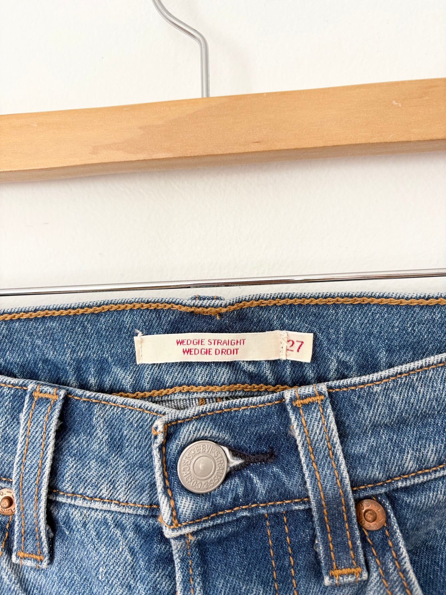 Levis Wedgie straight W27