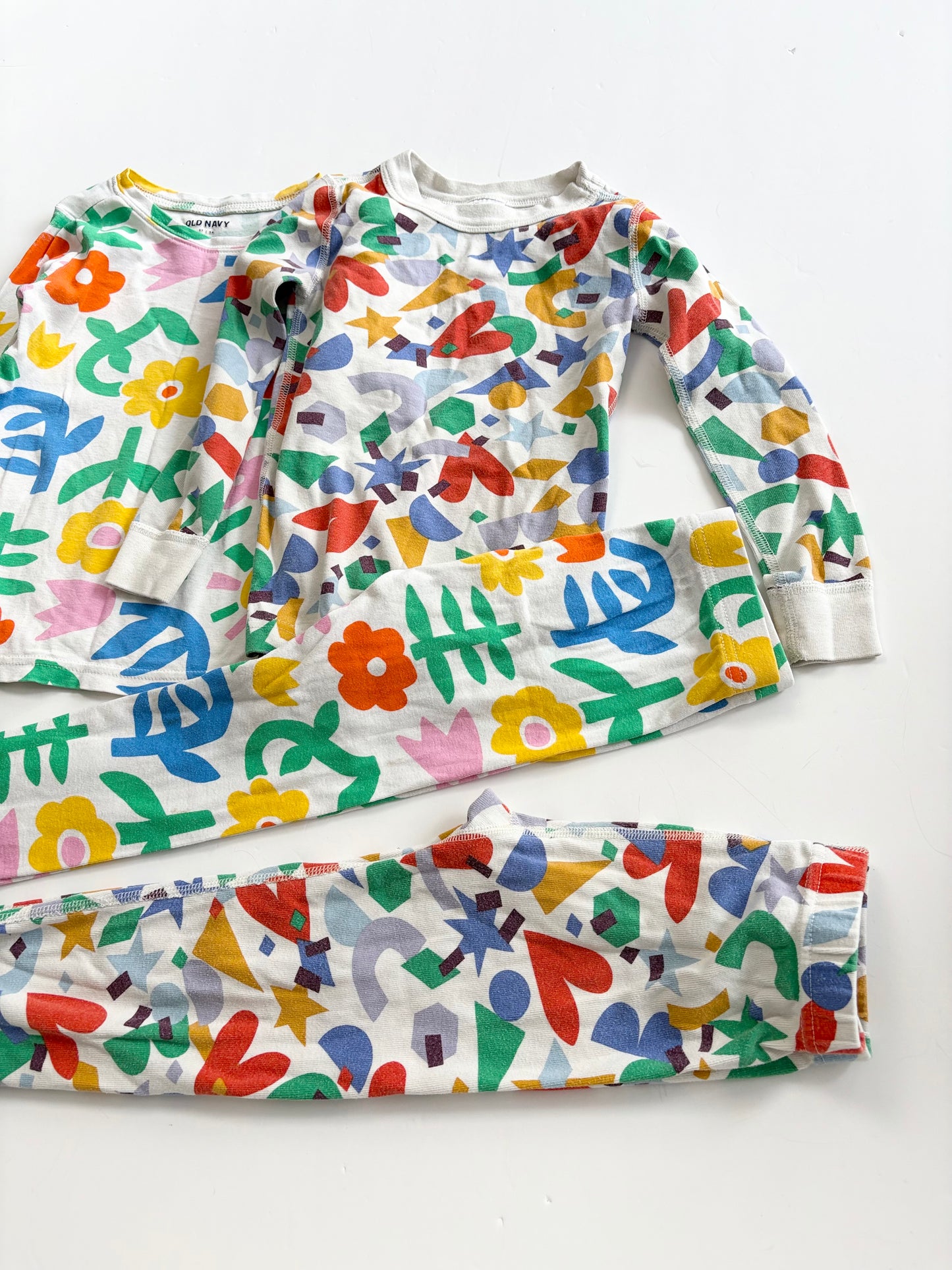 2 pack colorful pyjamas 4/5Y