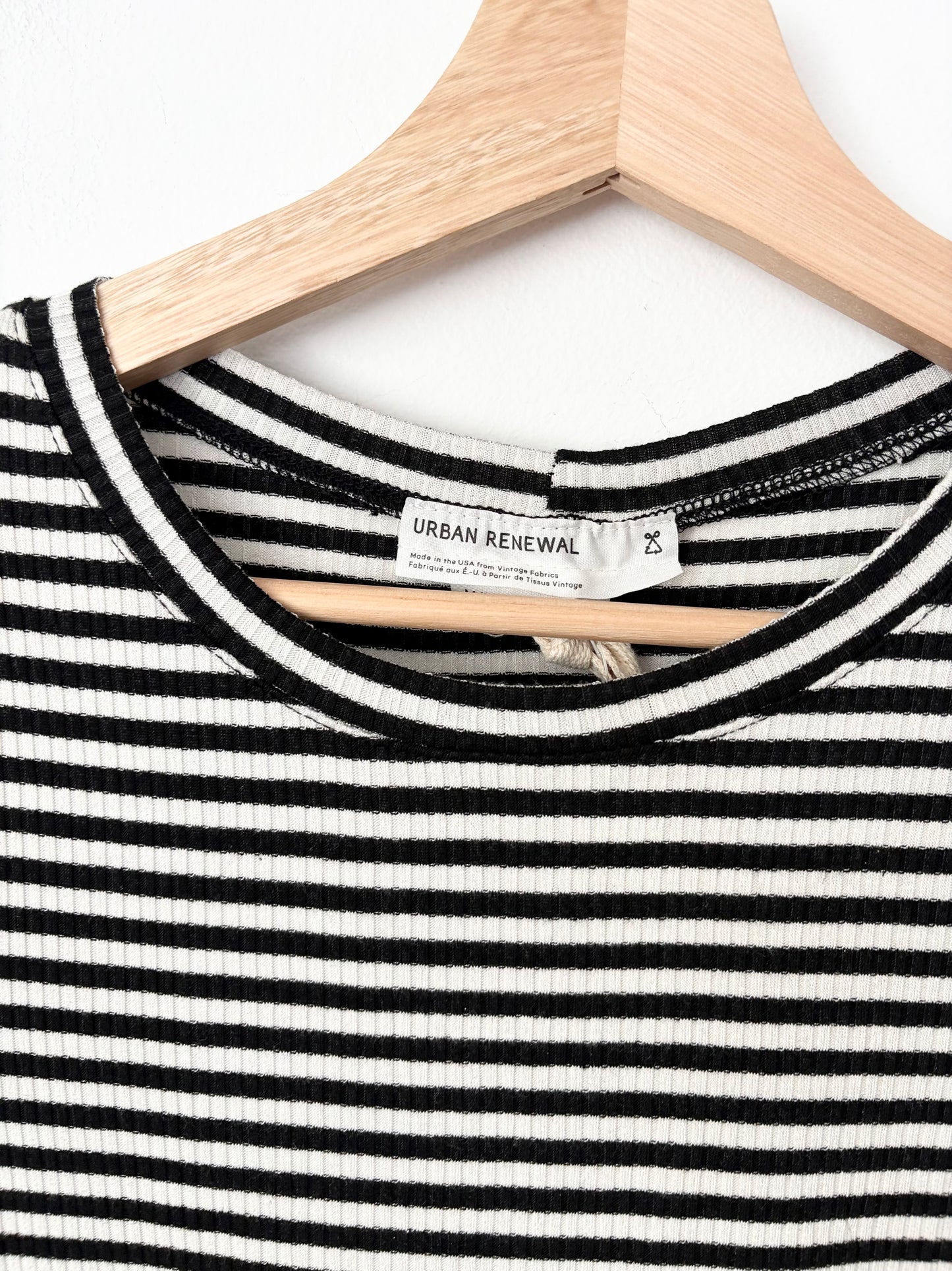 T-shirt bébé rayé en lin mélangé Urban Renewal, taille M