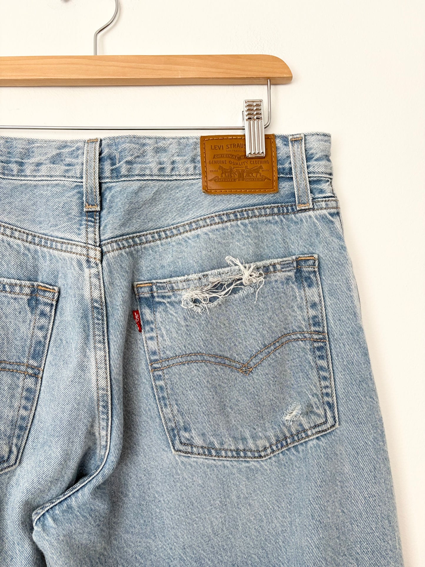 Levis distressed baggy dad jeans W29/30
