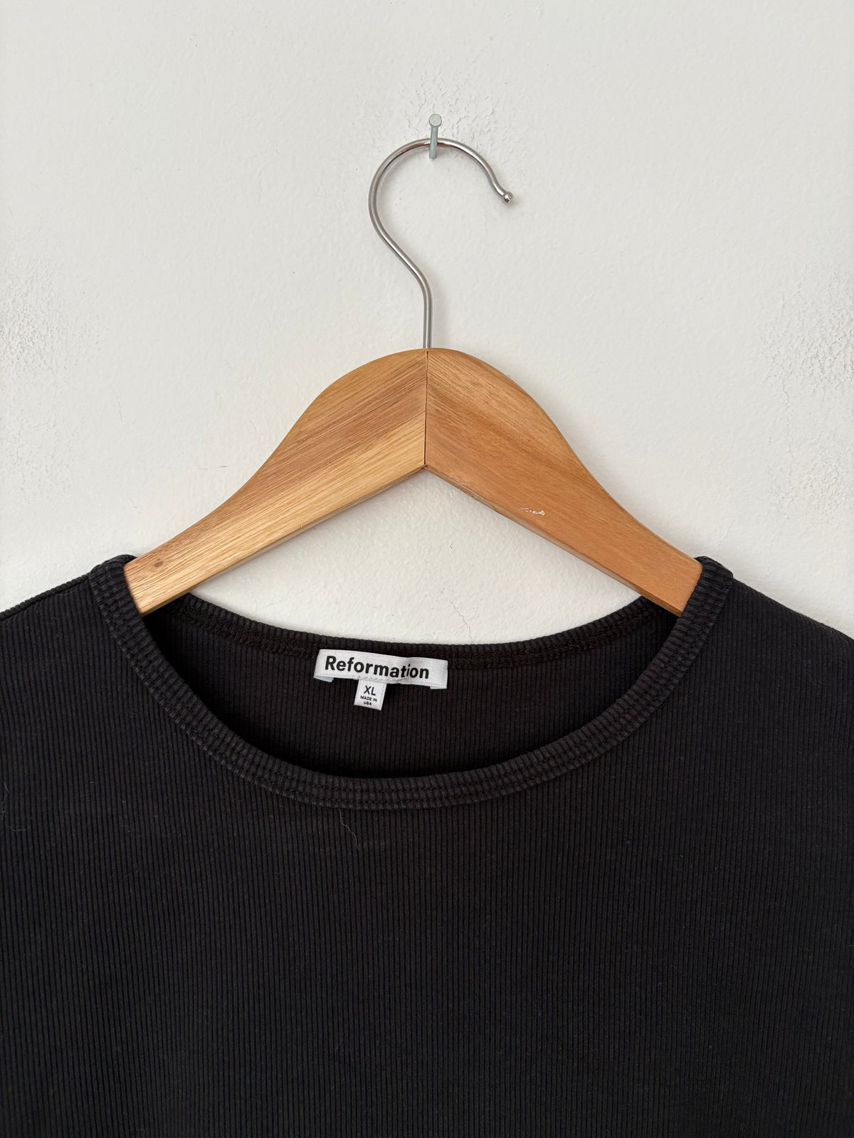 T-shirt Reformation à col rond, manches courtes et texture côtelée, taille XL
