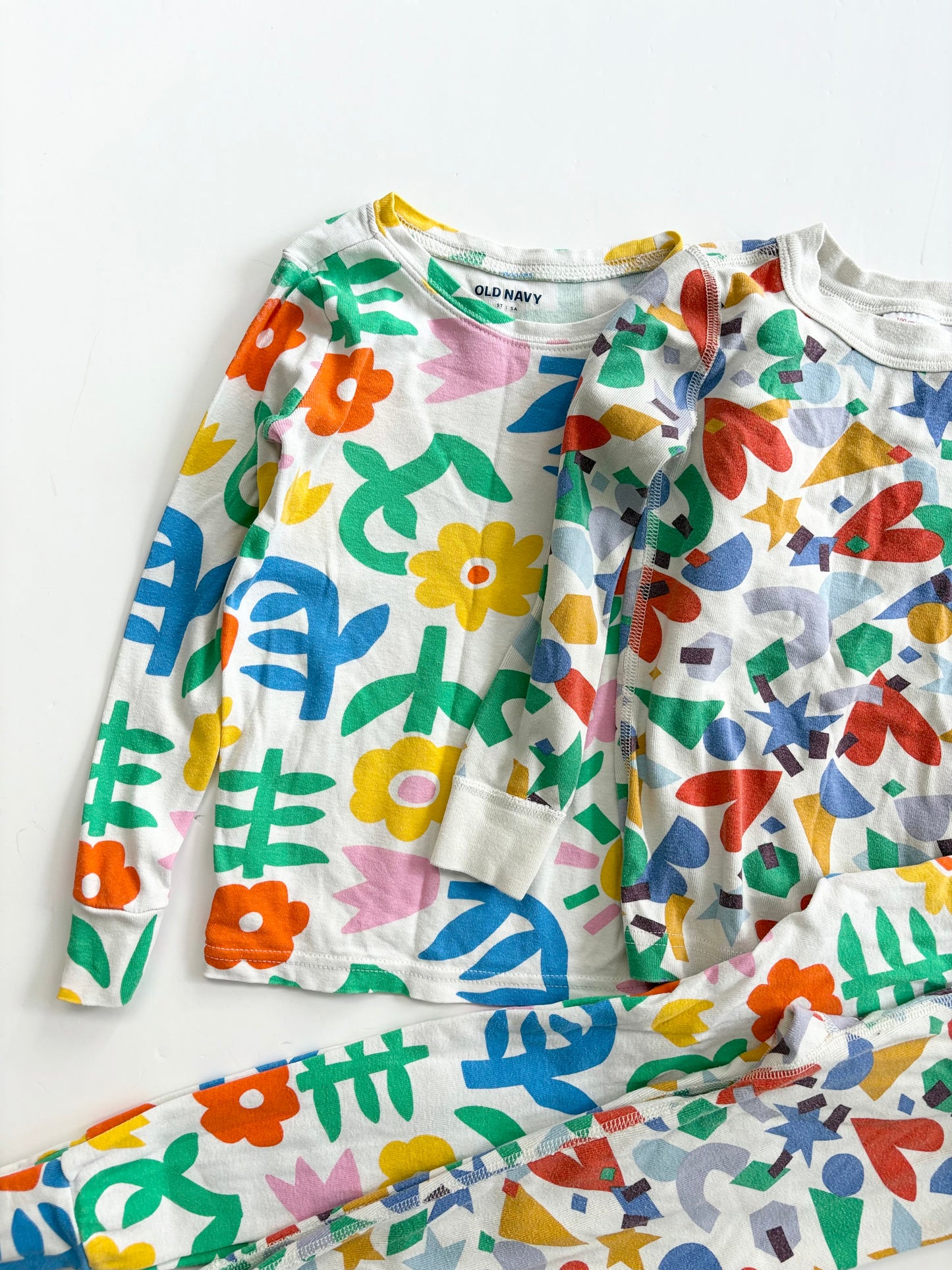 2 pack colorful pyjamas 4/5Y