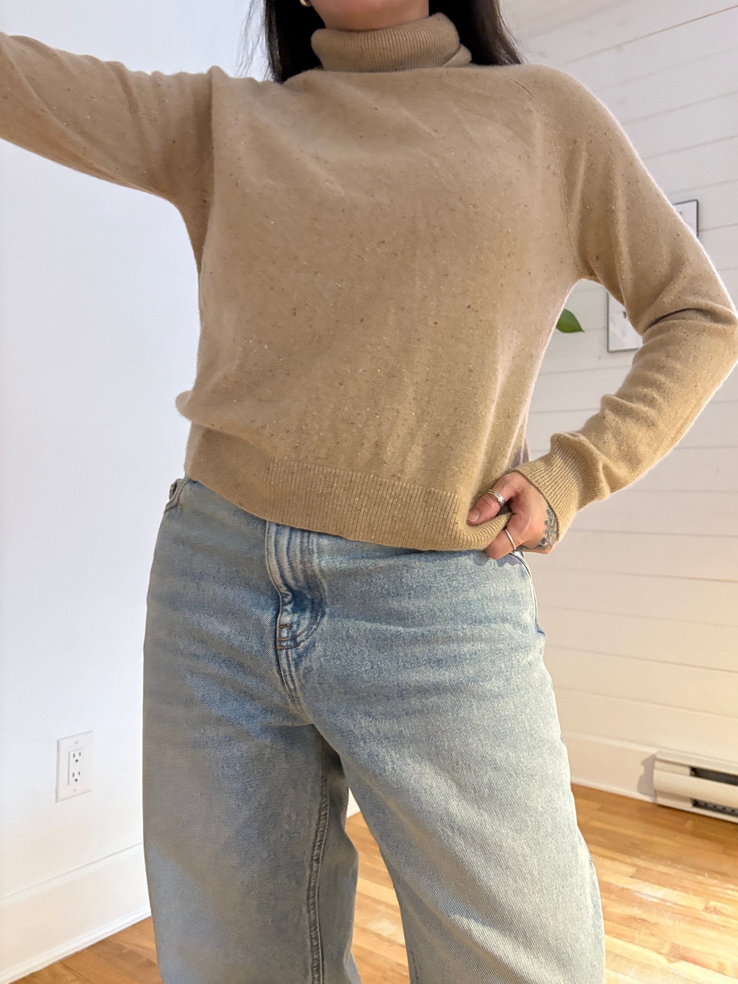 Pull à col roulé en cachemire moucheté Valerie Stevens, taille M/L