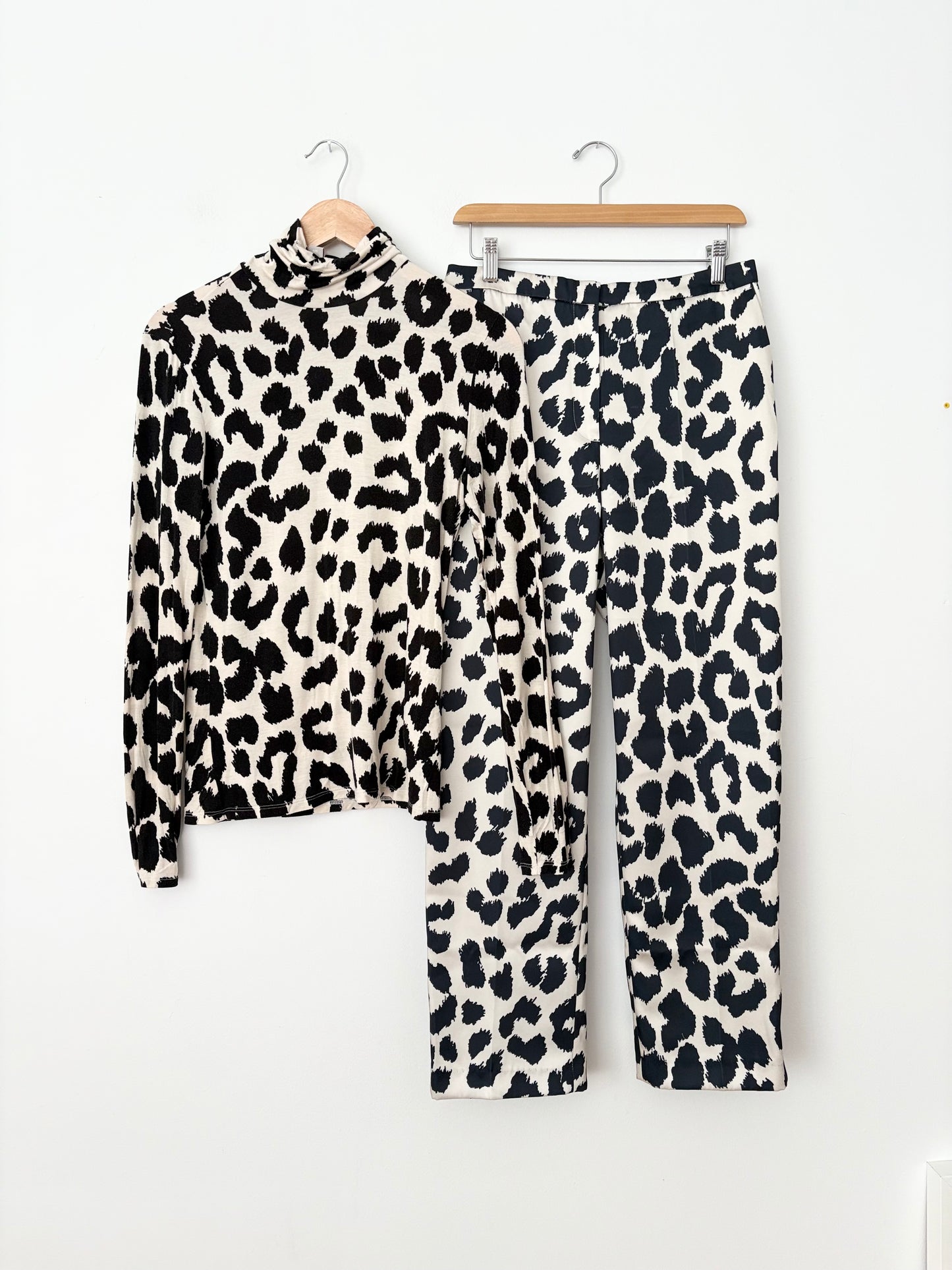Ensemble H&M crème imprimé léopard haut et pantalon taille M