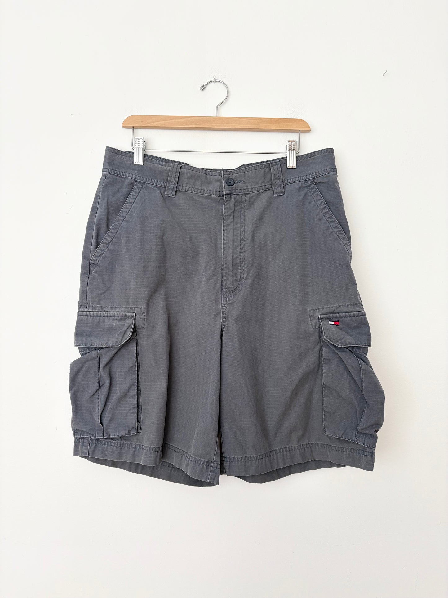 Y2K Tommy Hilfiger cargo long shorts W33/34