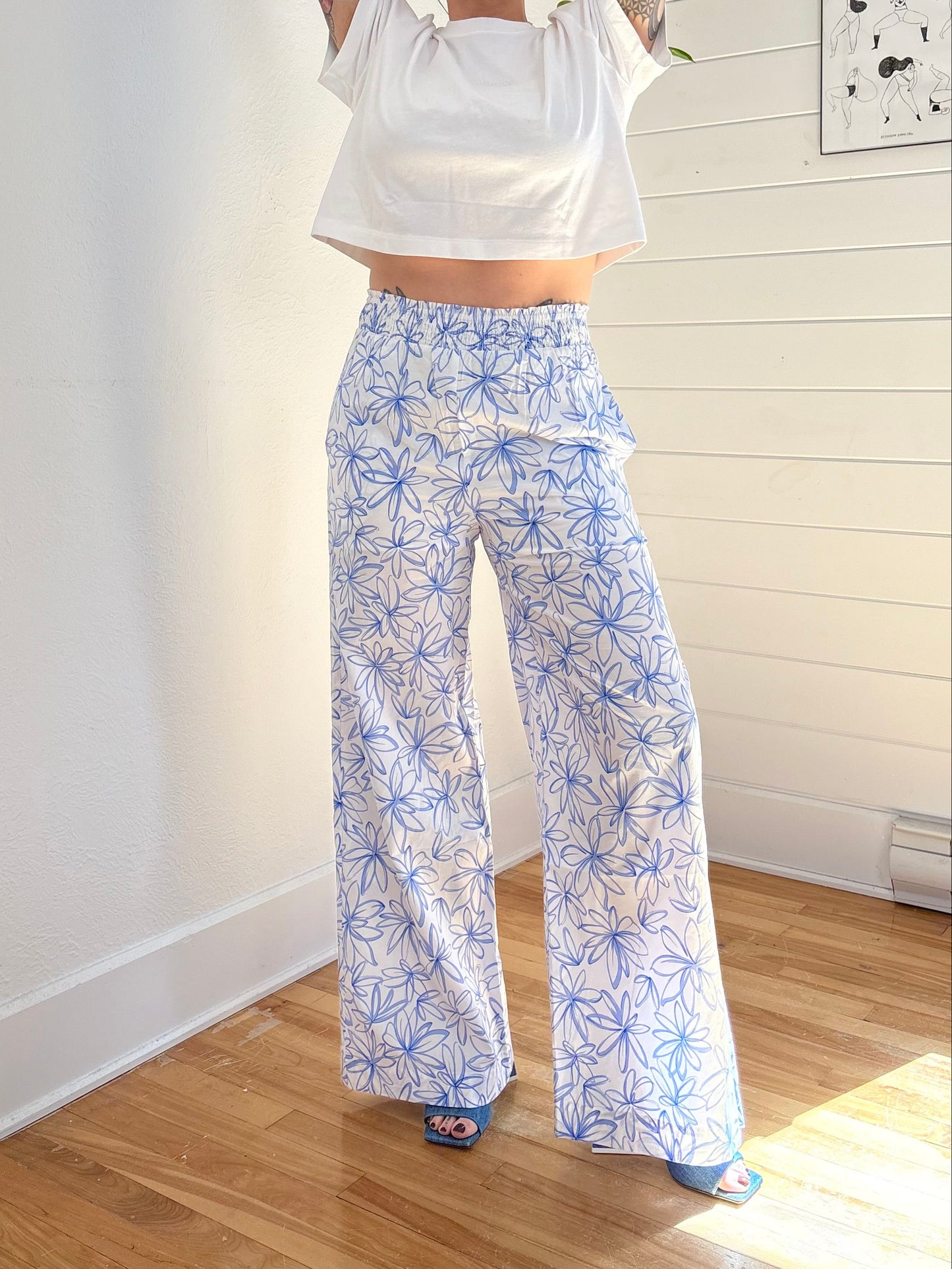NIA wide leg floral pants Medium