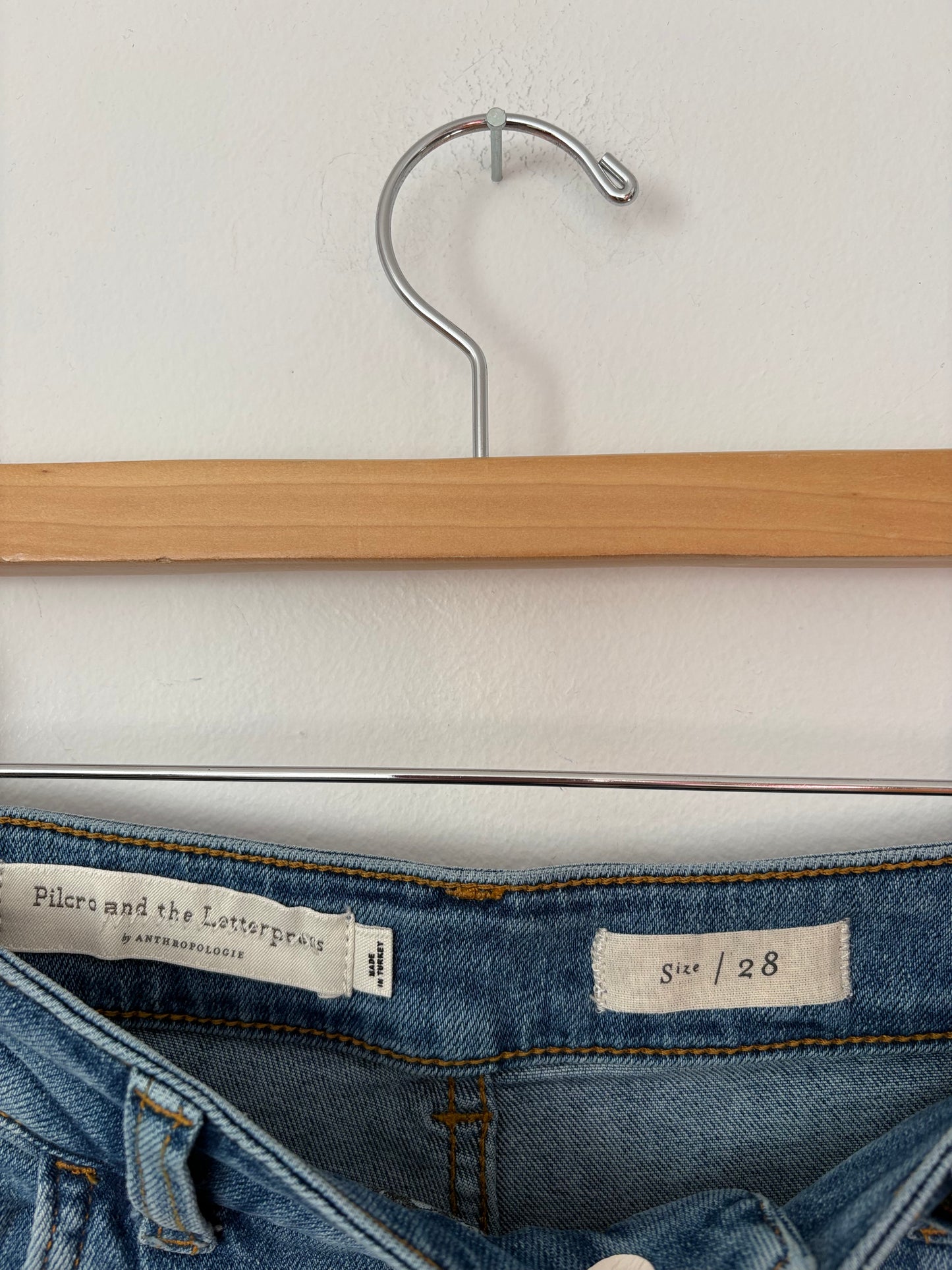 Anthropologie Pilcro et le jean ballon plissé imprimé en lettres W28