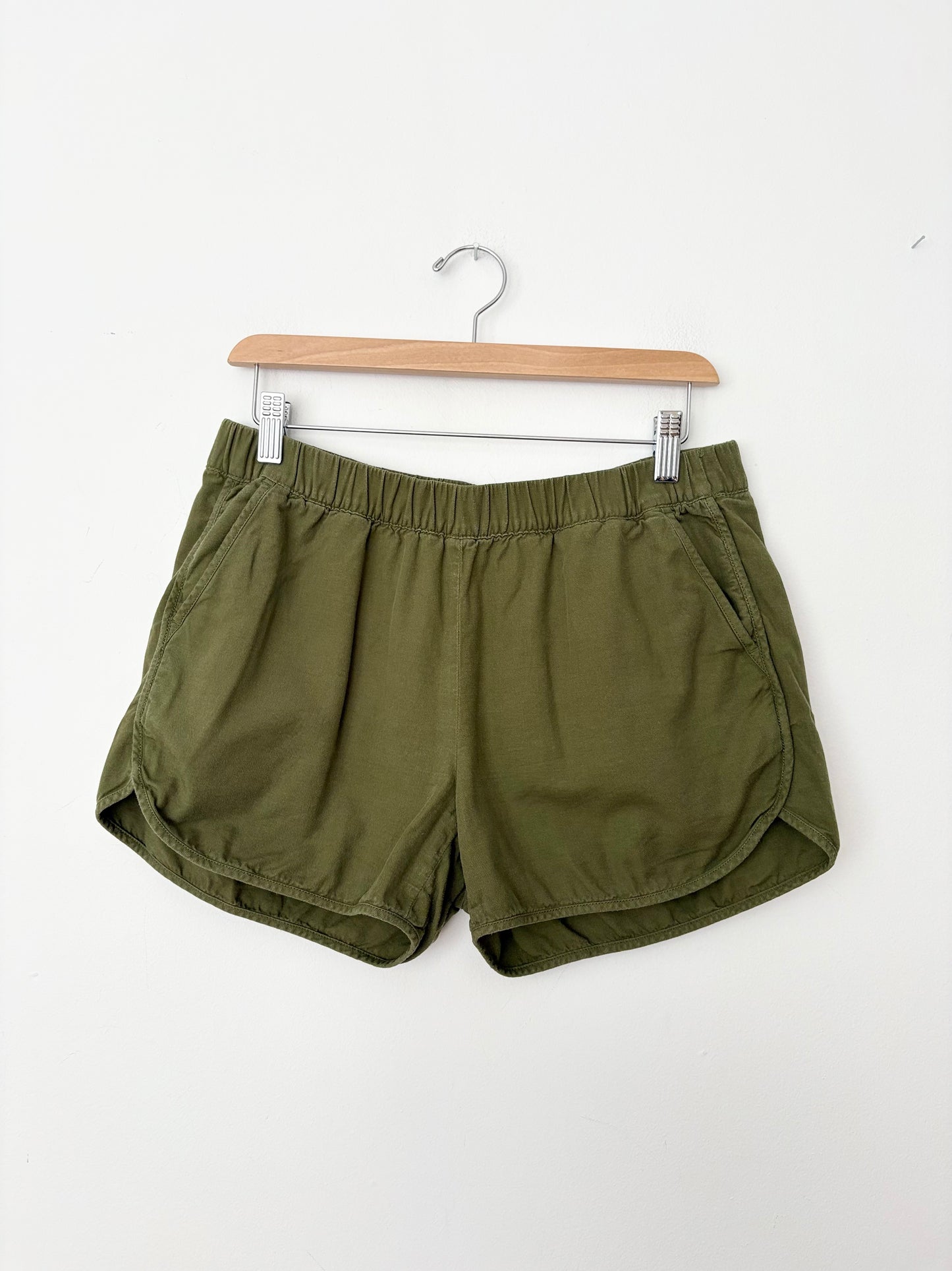 Madewell pull on track shorties Small