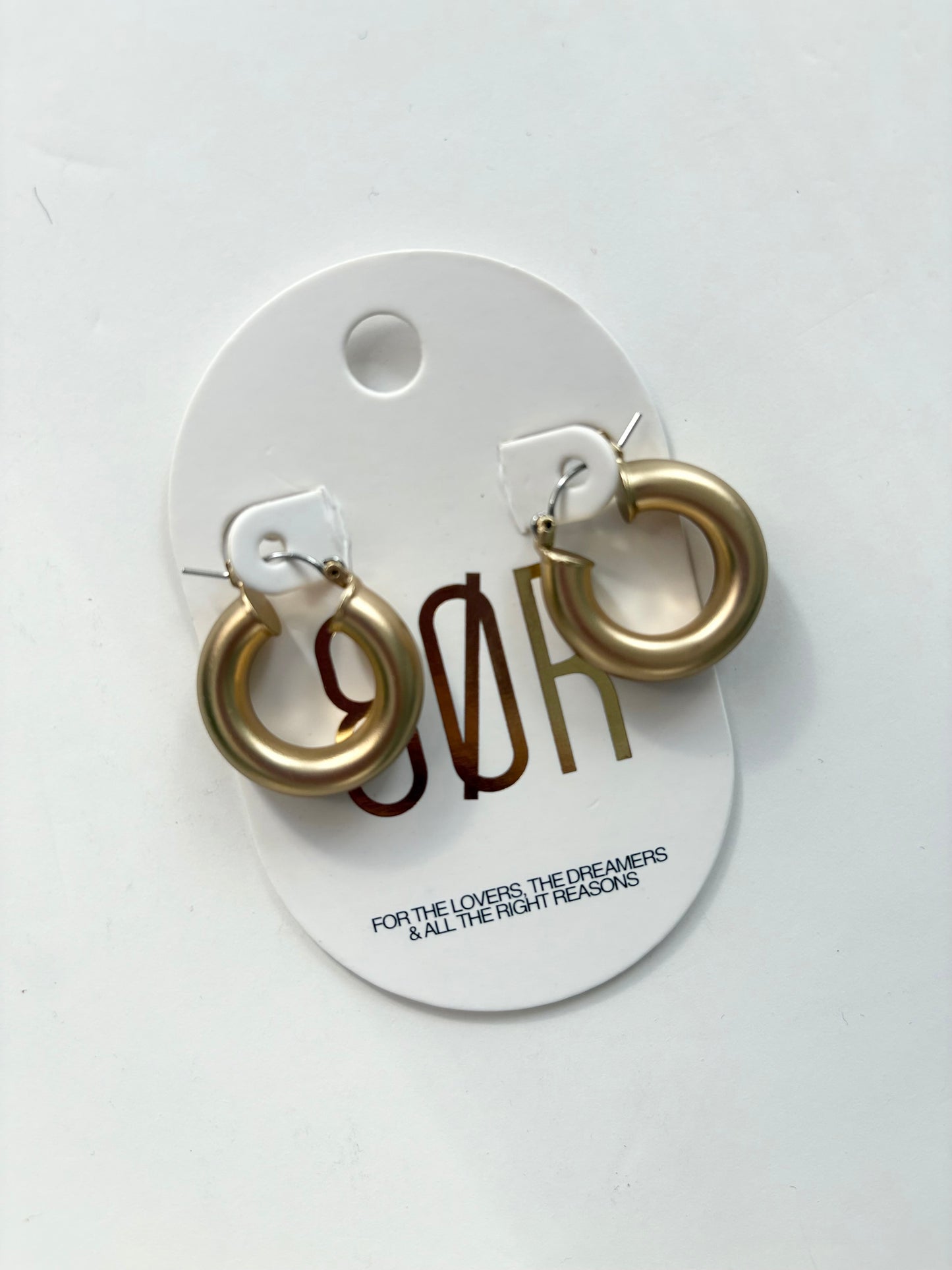 mini hoops plaquées or 8 other reasons