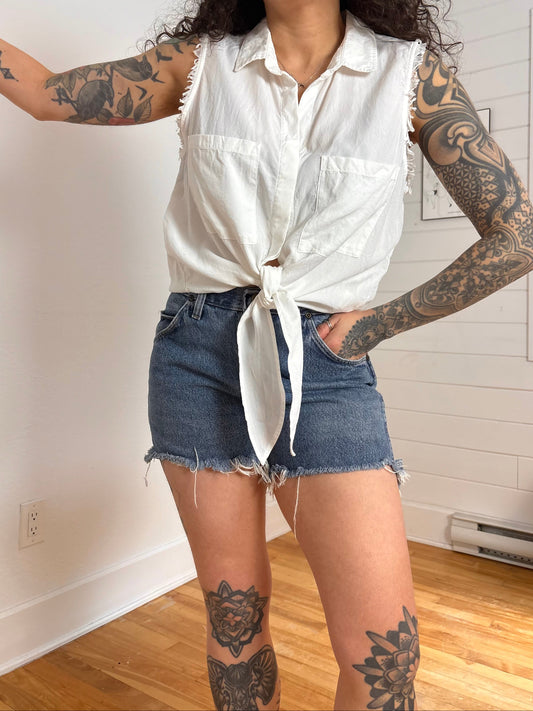 Cloth & Stone frayed tie front sleeveless blouse Large