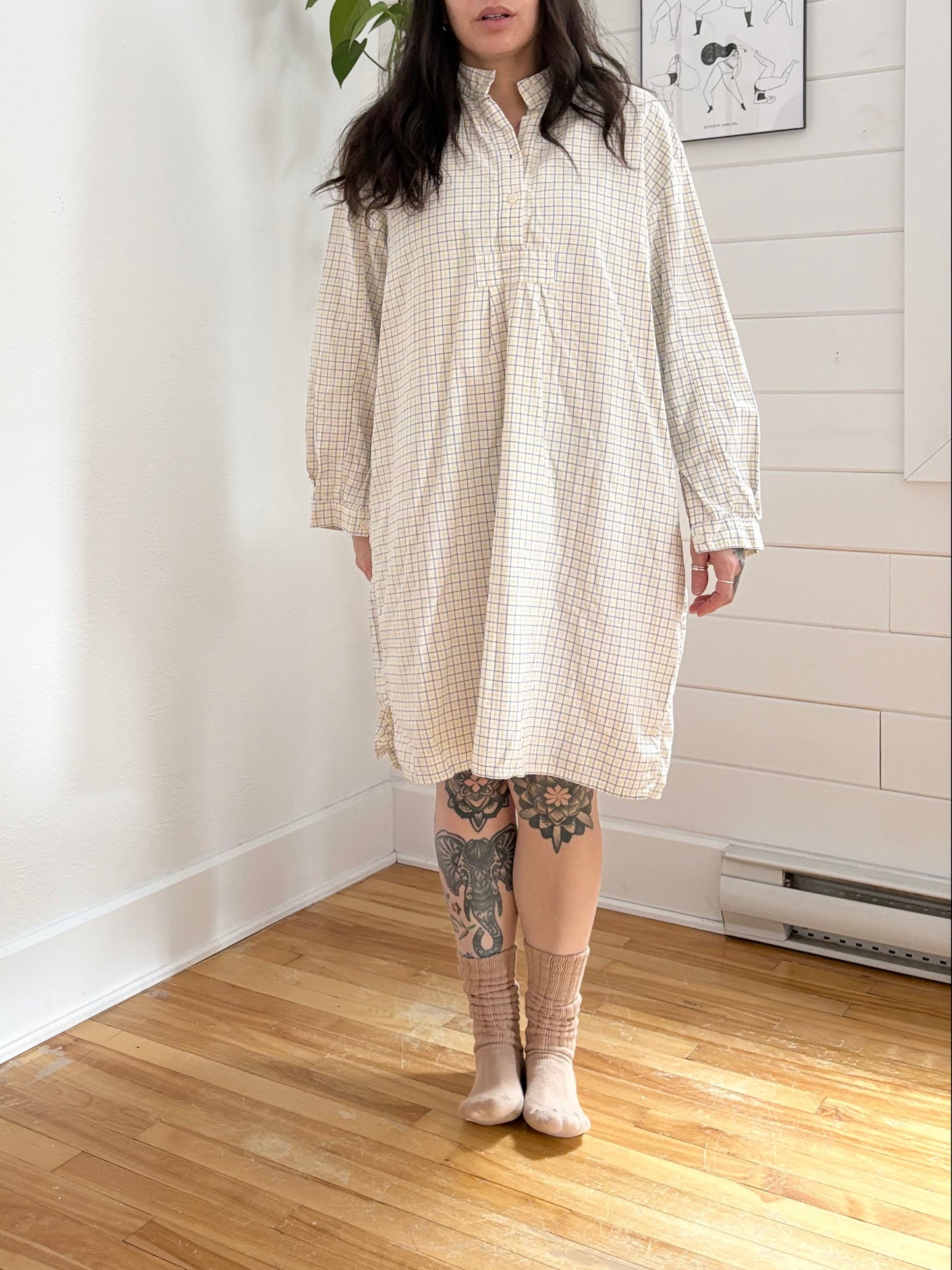 The sleep shirt long sleeve nightshirt in grid Large
