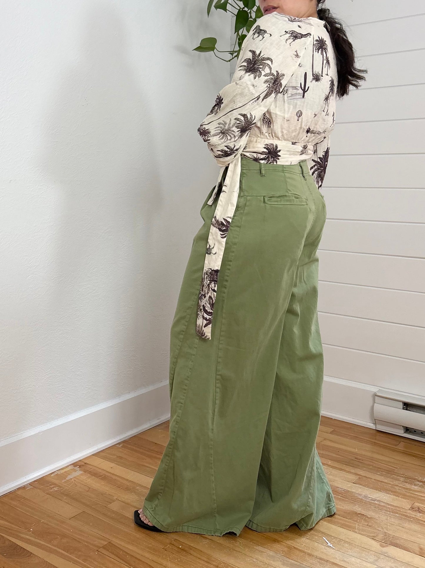 Free People light as spring pants W29