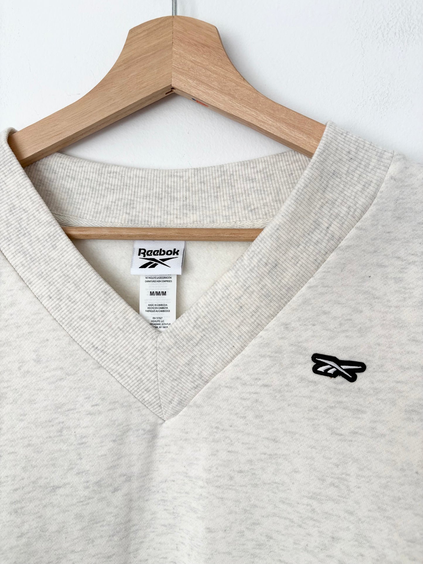 Reebok V neck sweatshirt M/L