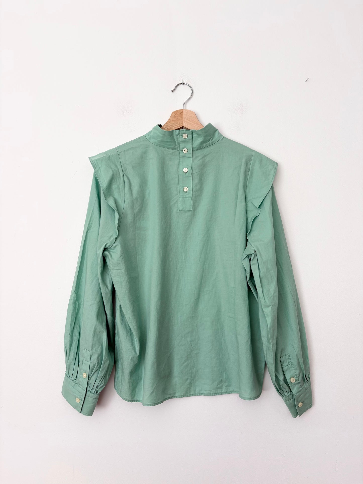 Chemisier vert Everlane à col montant et épaules ailées Taille M