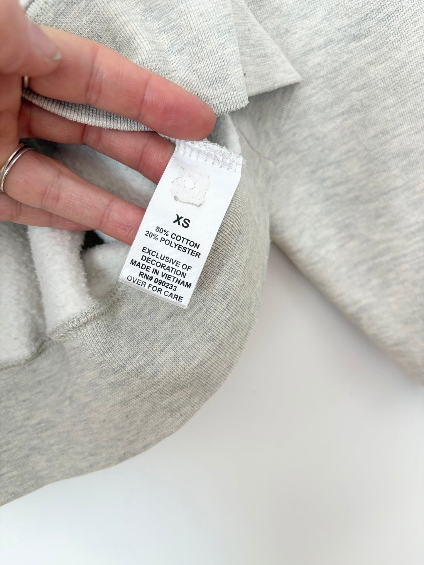 Sweat-shirt à col rond avec logo signature Fear of God Essentials, tailles XS à M