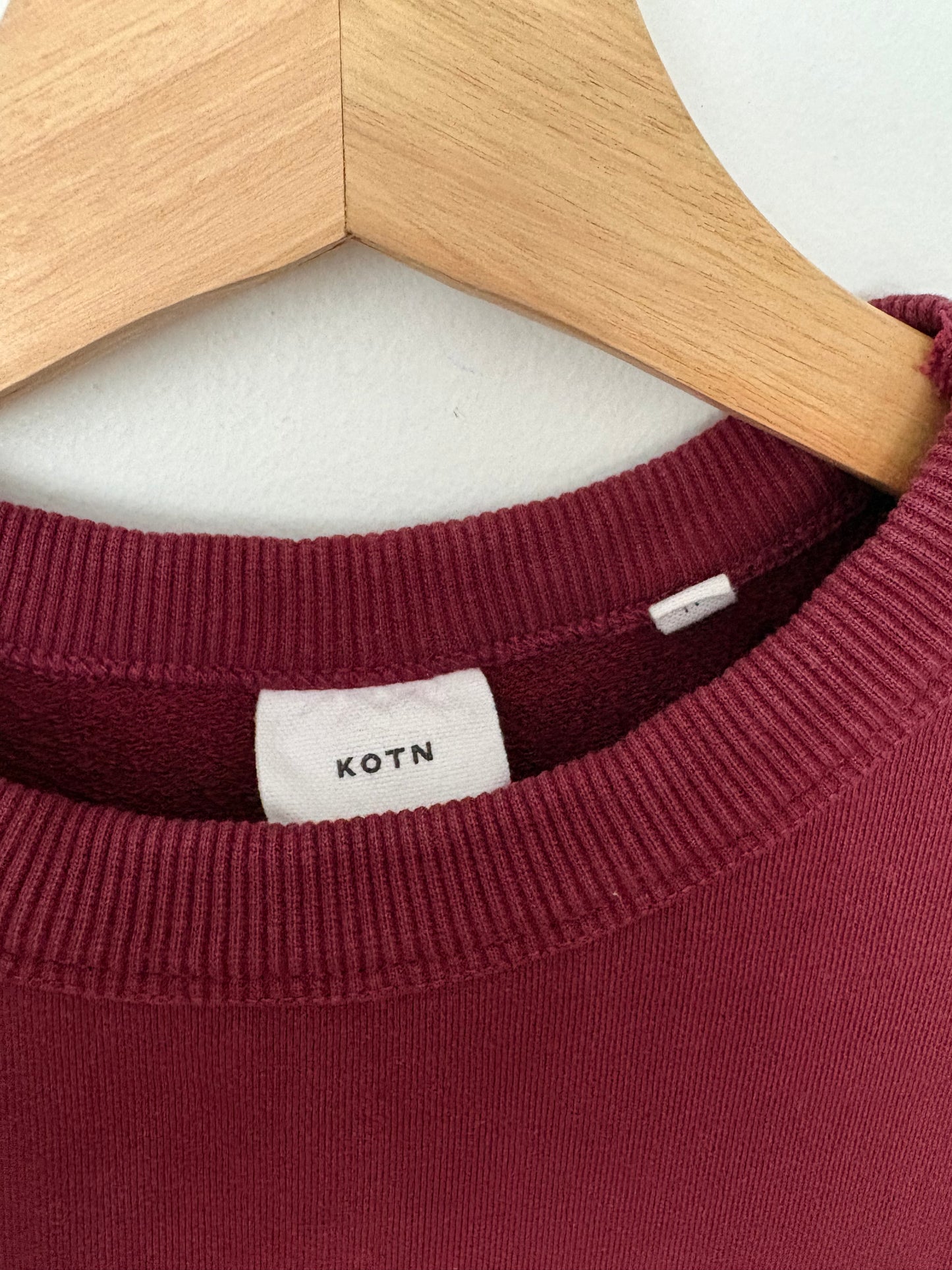 Robe pull bordeaux à volants KOTN XS/S