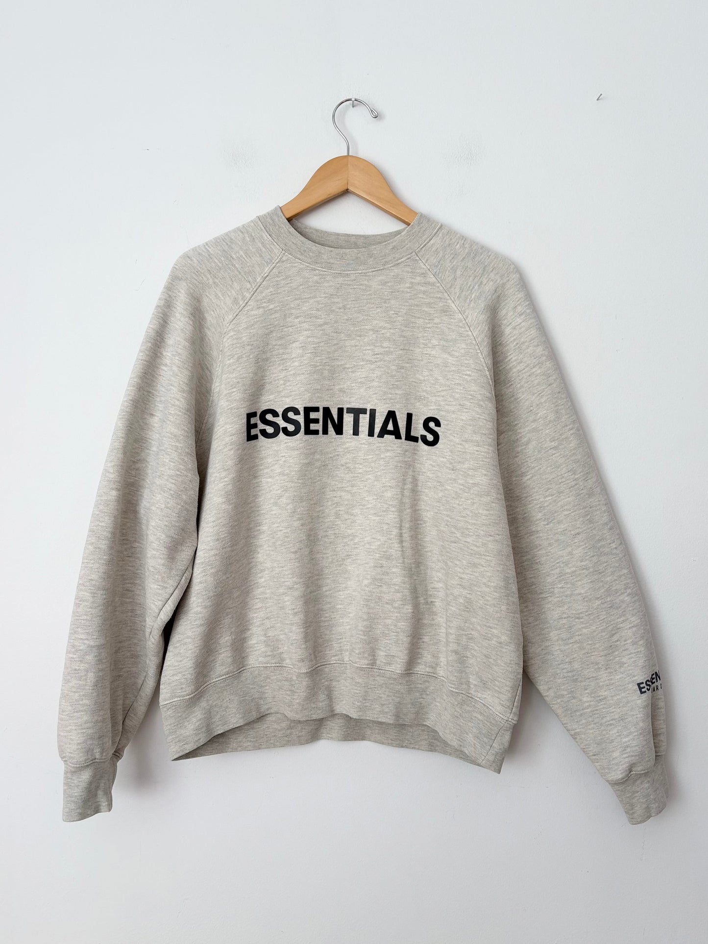 Sweat-shirt à col rond avec logo signature Fear of God Essentials, tailles XS à M