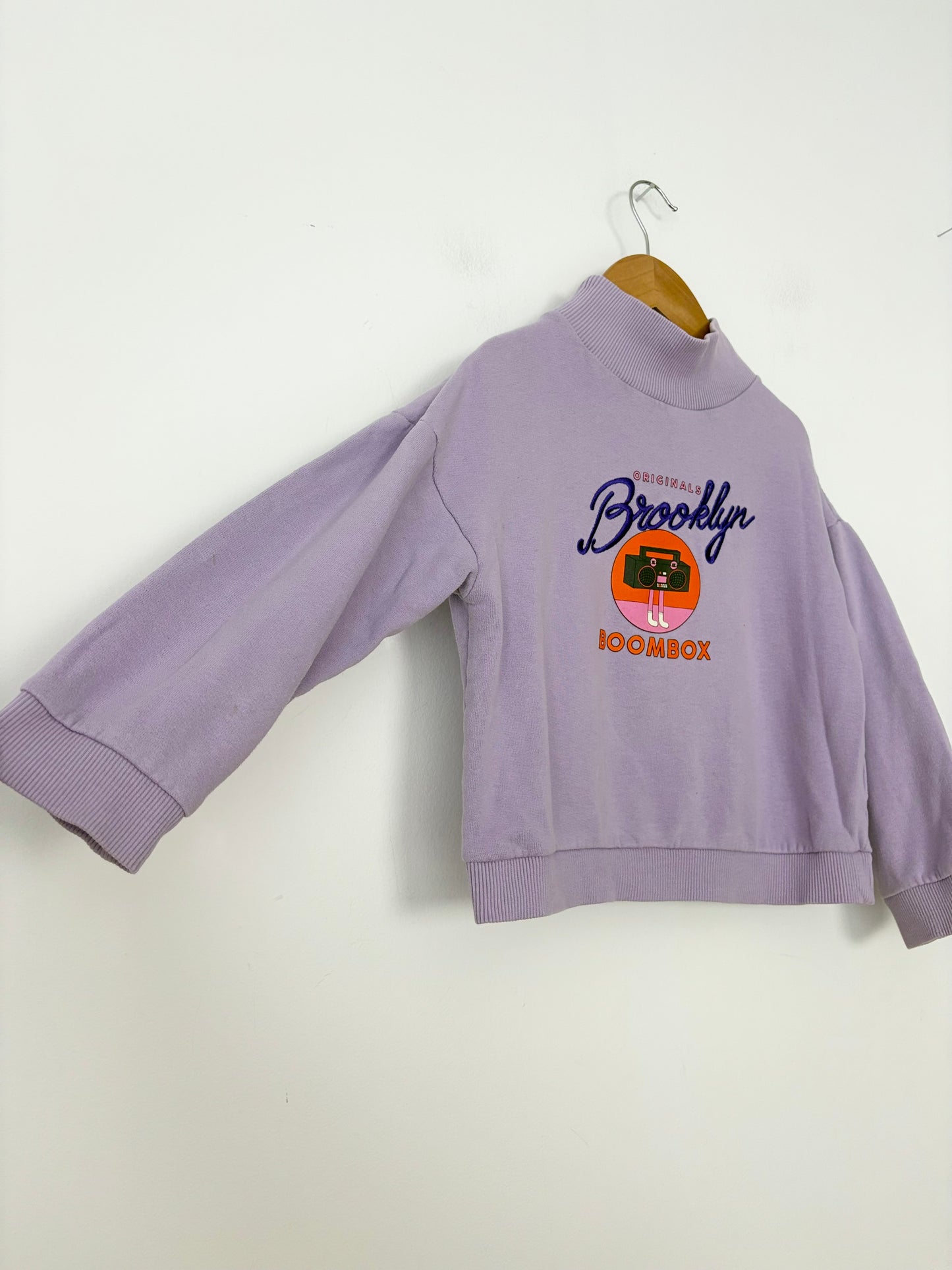 Hundred pieces mockneck sweater 5/6Y