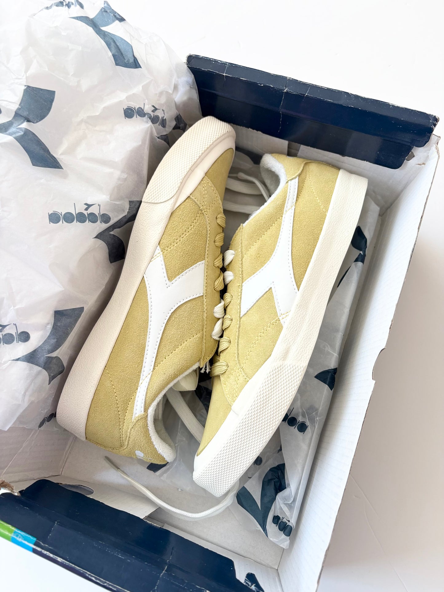 Diadora Melody suede trainers US7.5
