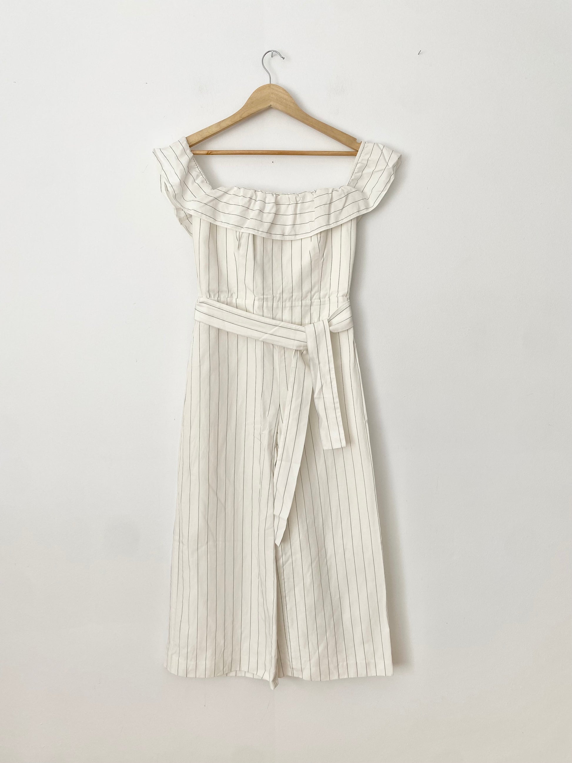 Club Monaco stripe ruffle linen blend jumpsuit XS/S The Leftovers Club Monaco stripe ruffle linen blend jumpsuit XS/S The Leftovers