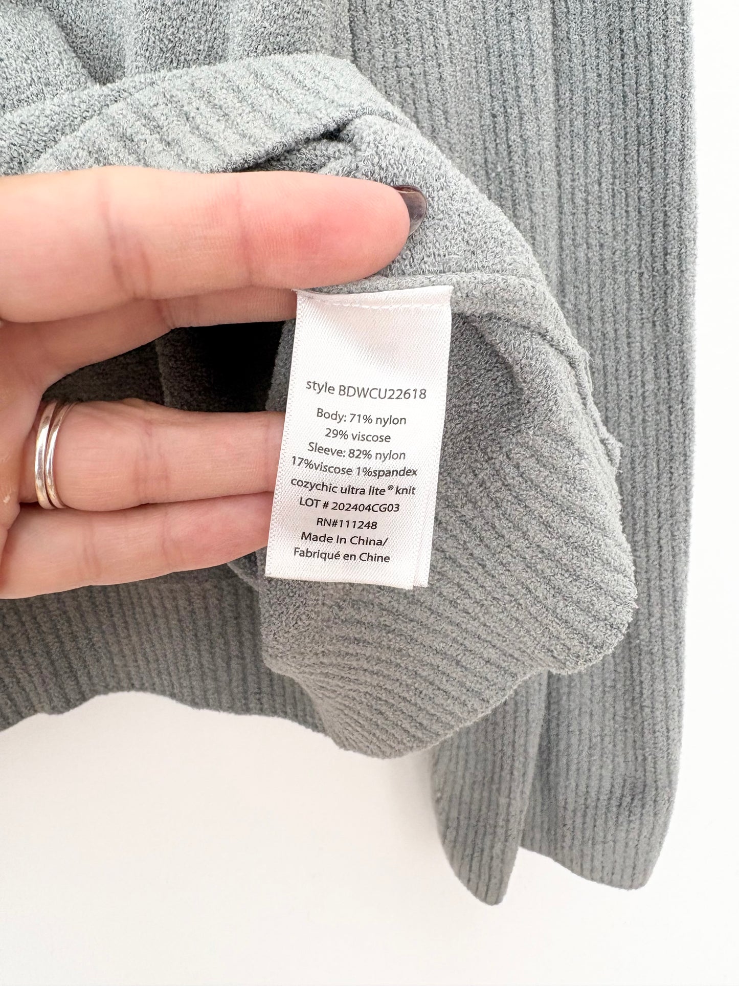 Barefoot dreams ultralite V neck sweater Large