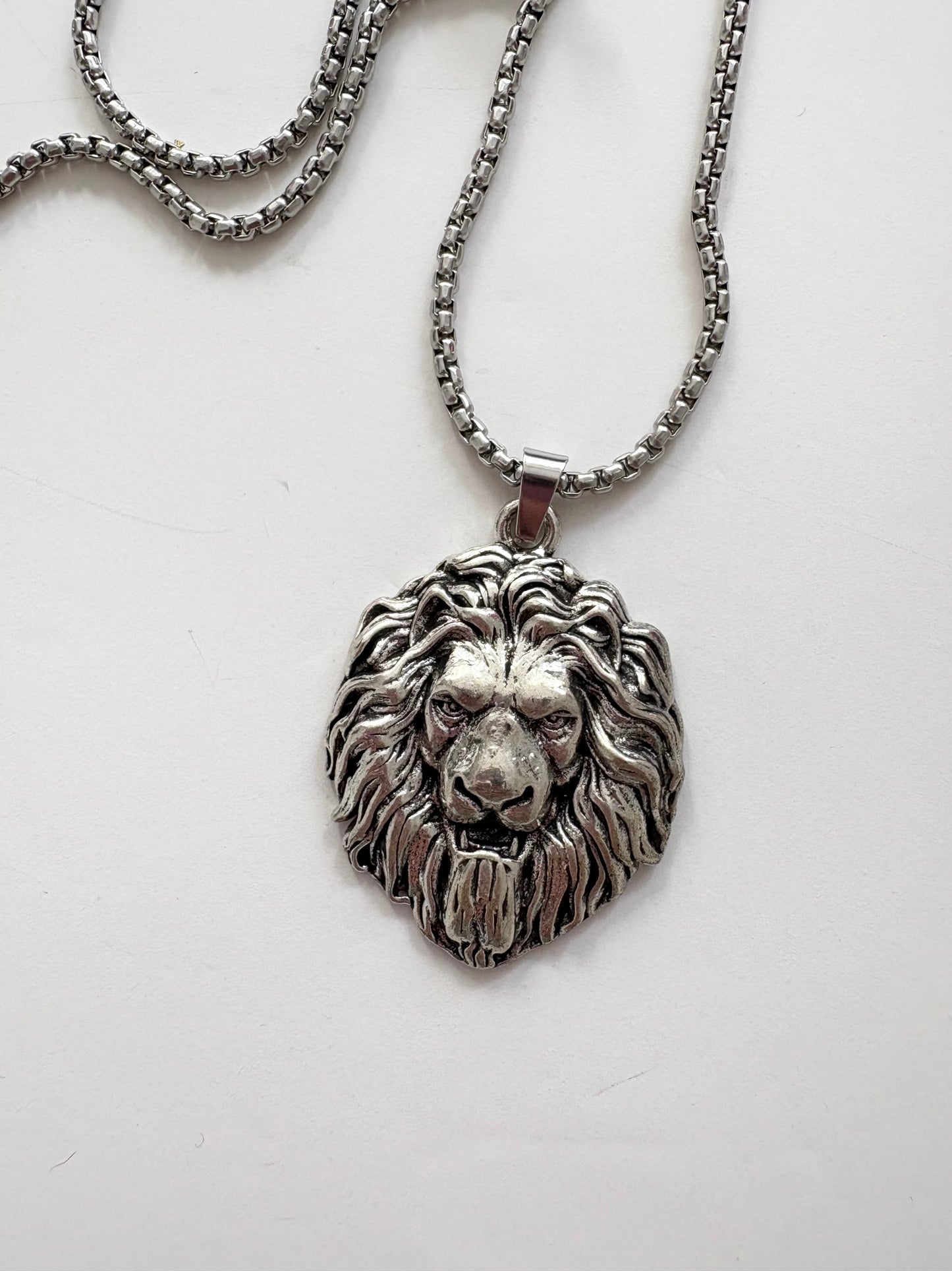 Noir NYC silver lionhead pendant necklack
