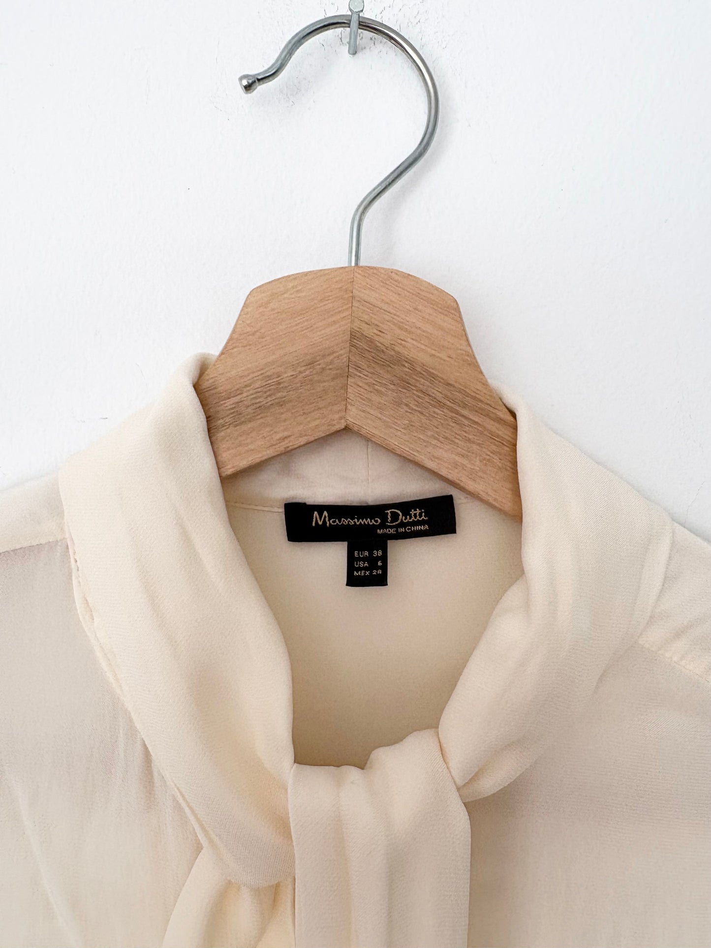 Chemisier Massimo Dutti en voile avec cravate, taille M