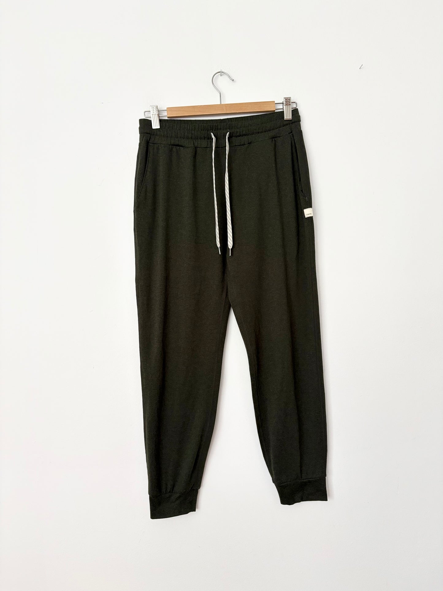 Vuori performance joggers Small