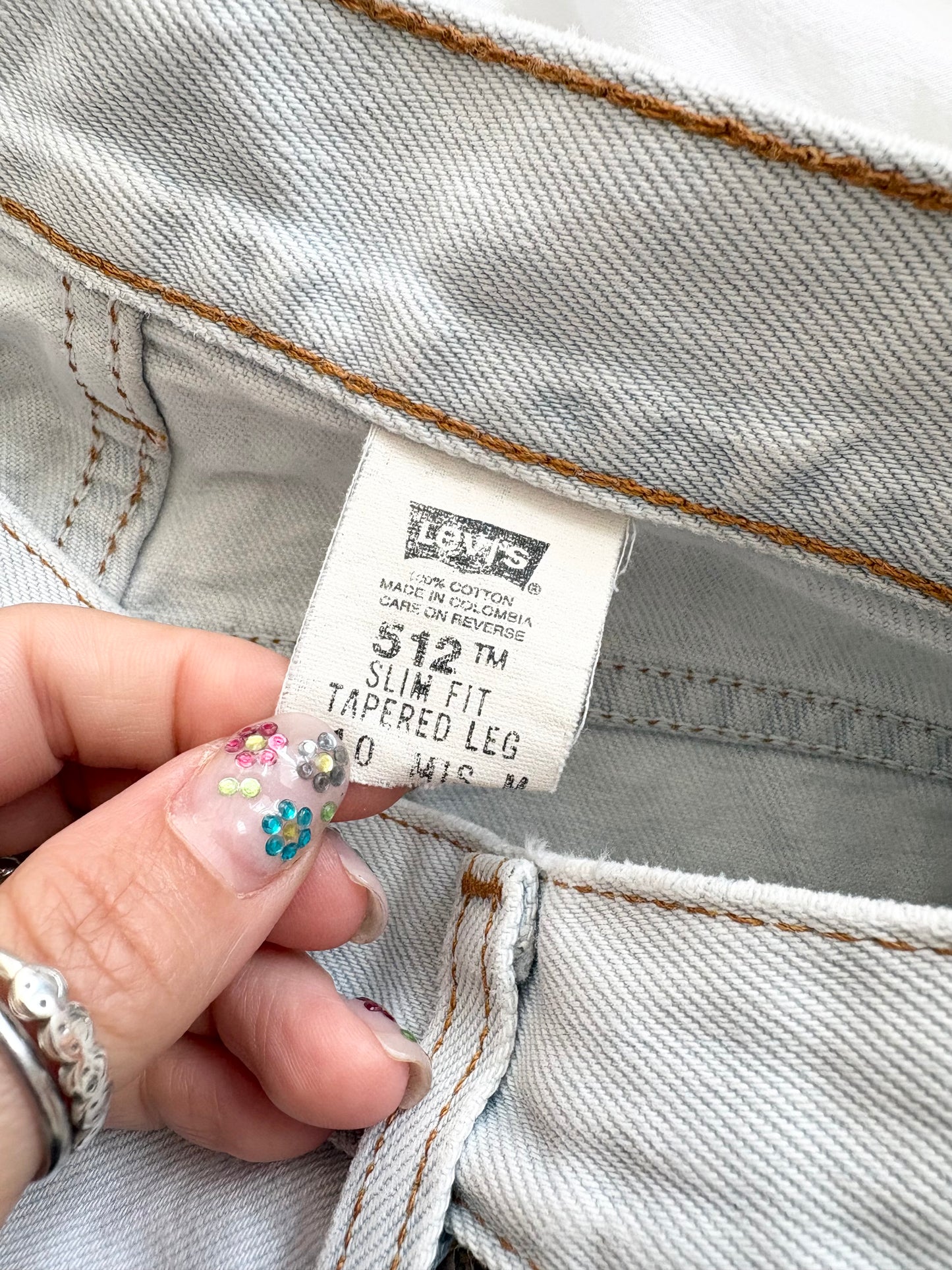 Vintage light wash levis cutoffs W28