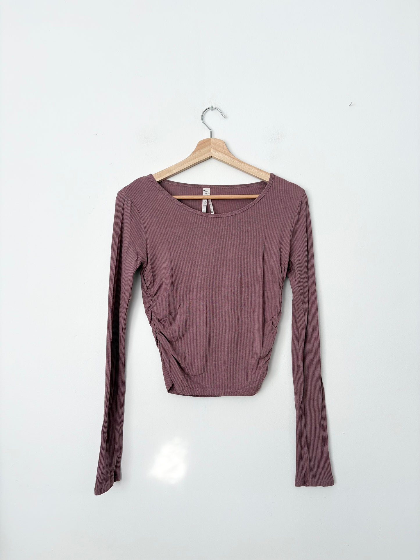 Alo Yoga gather long sleeve top Medium