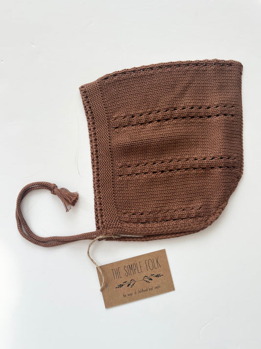 The simple folk gnome hat in mocha 4/7y