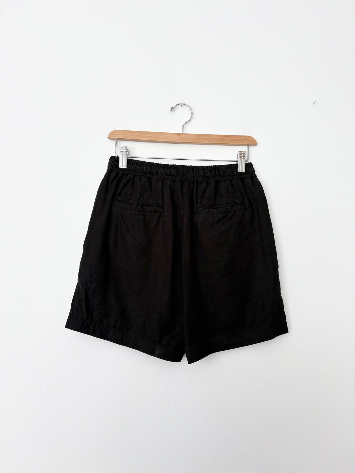 Almina Concept short noir à cordon de serrage, taille M