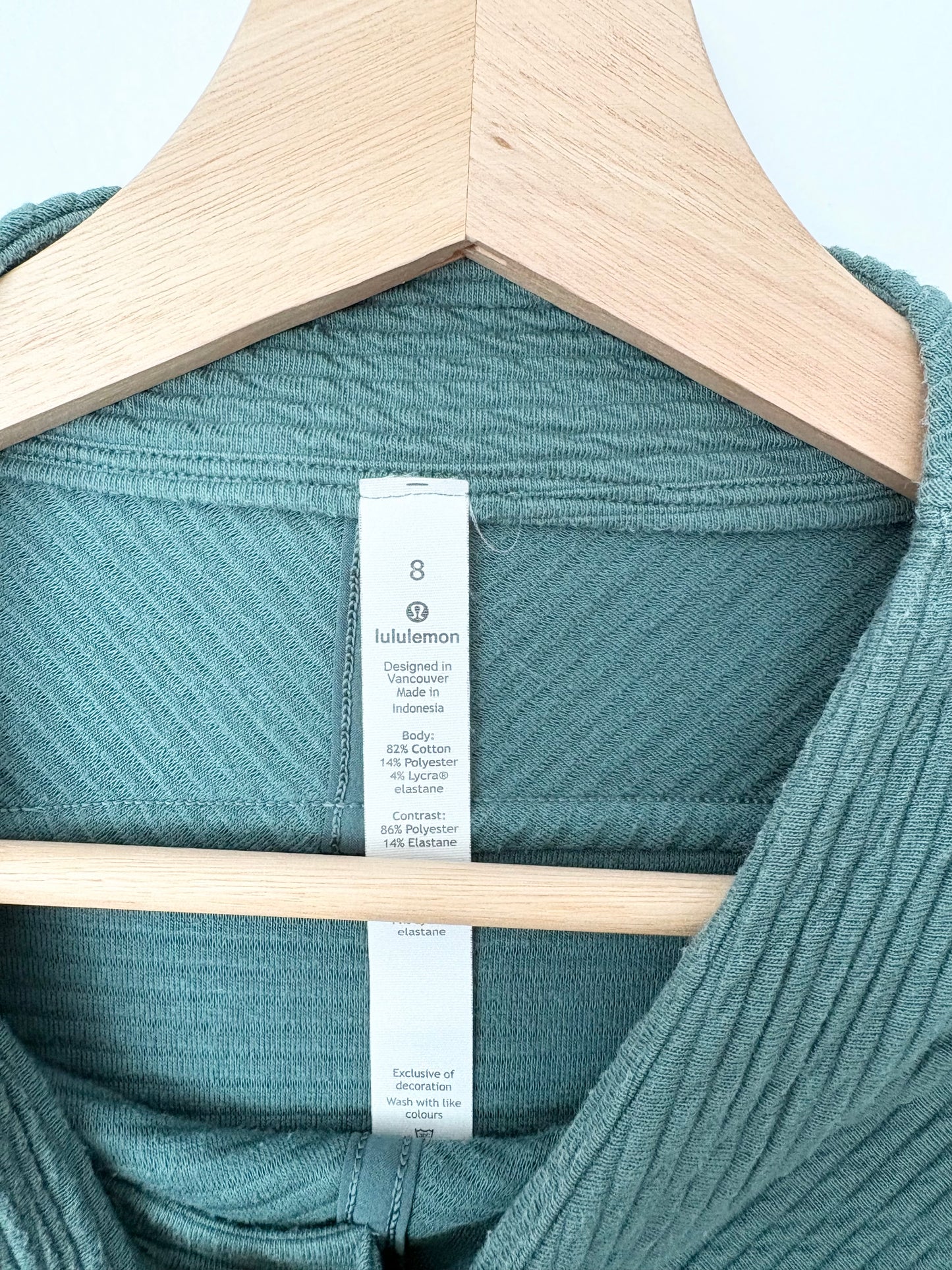 Lululemon on repeat mockneck pullover size 8