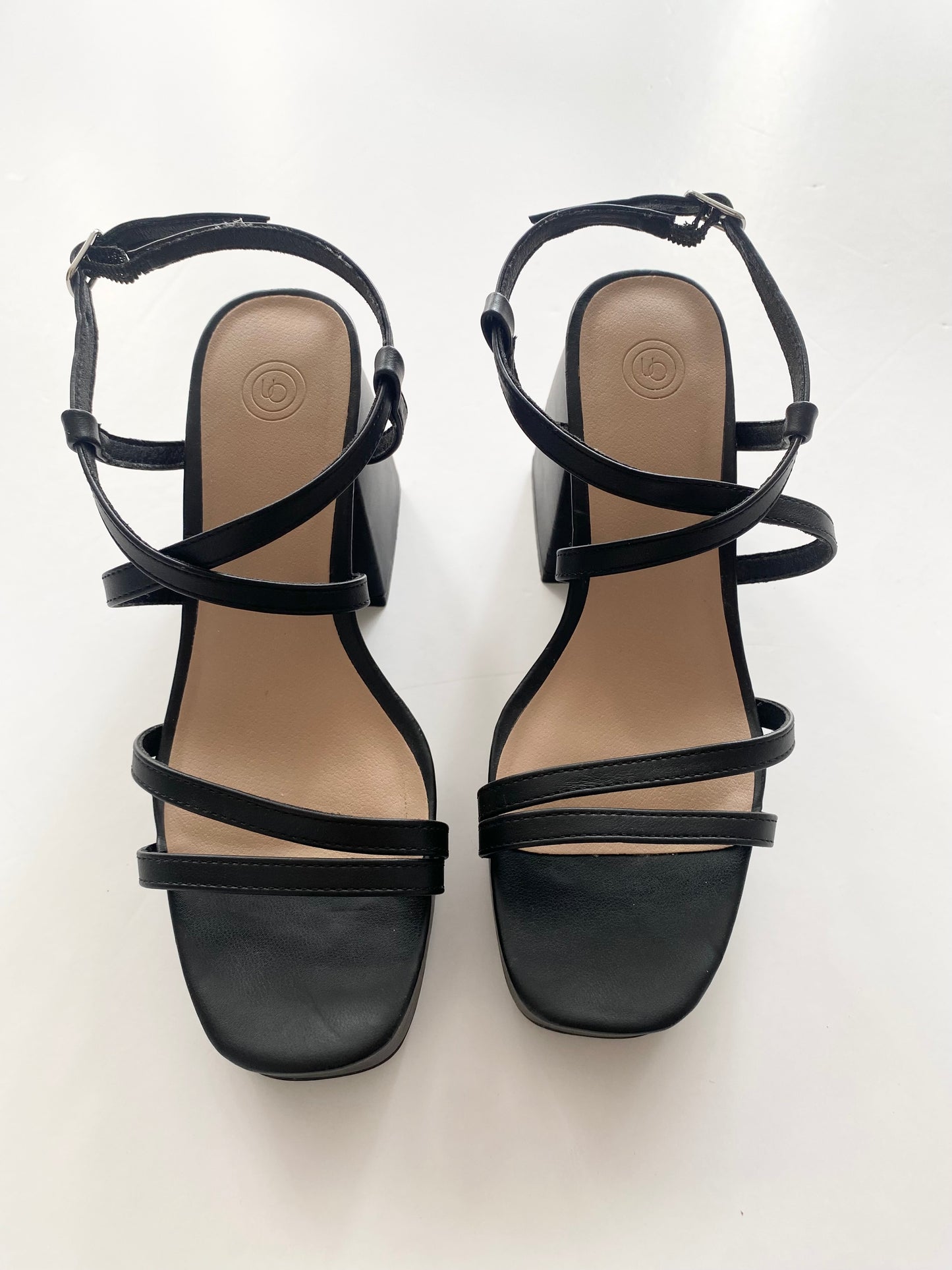Urban outfitters chunky heel strappy sandals EUR37