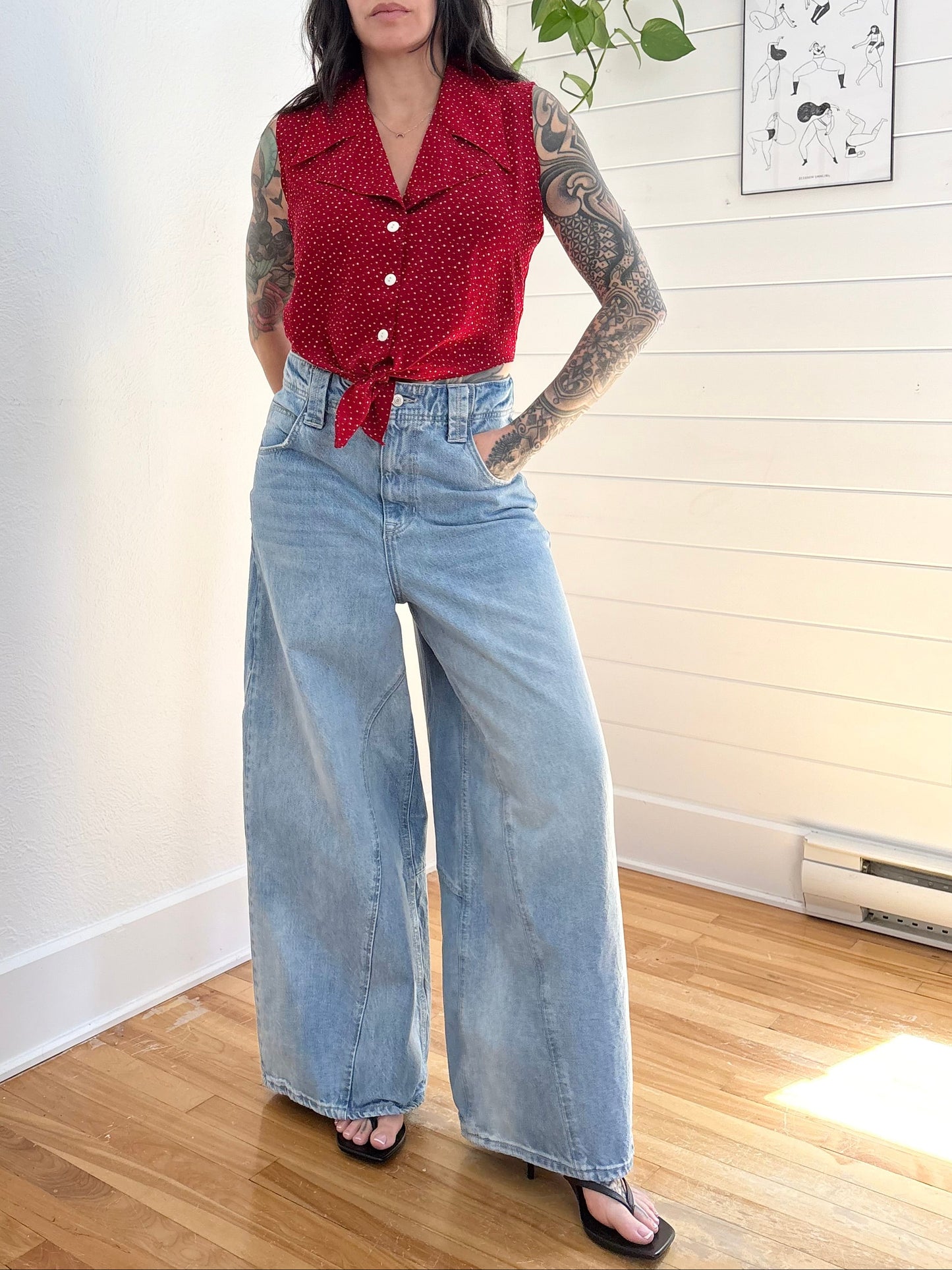 Vintage polka dot sleeveless blouse Medium