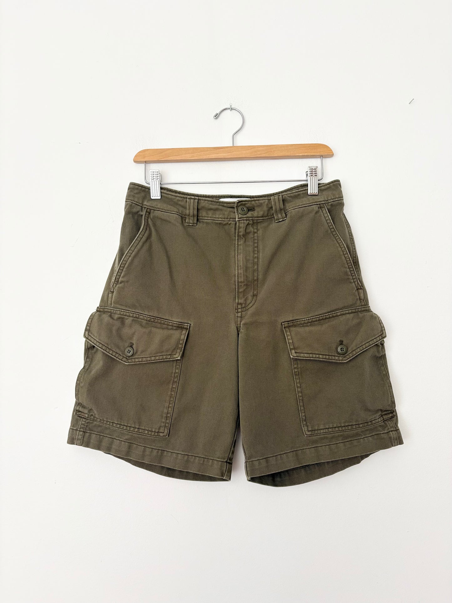 TNA troop cargo shorts W28