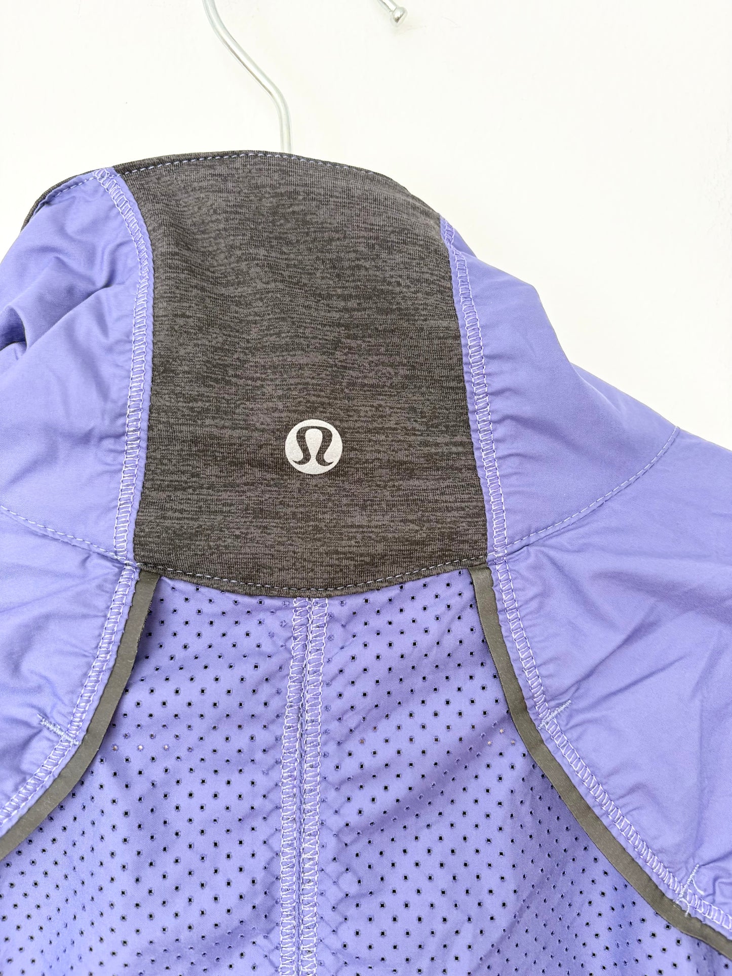 Lululemon run essential jacket size 6