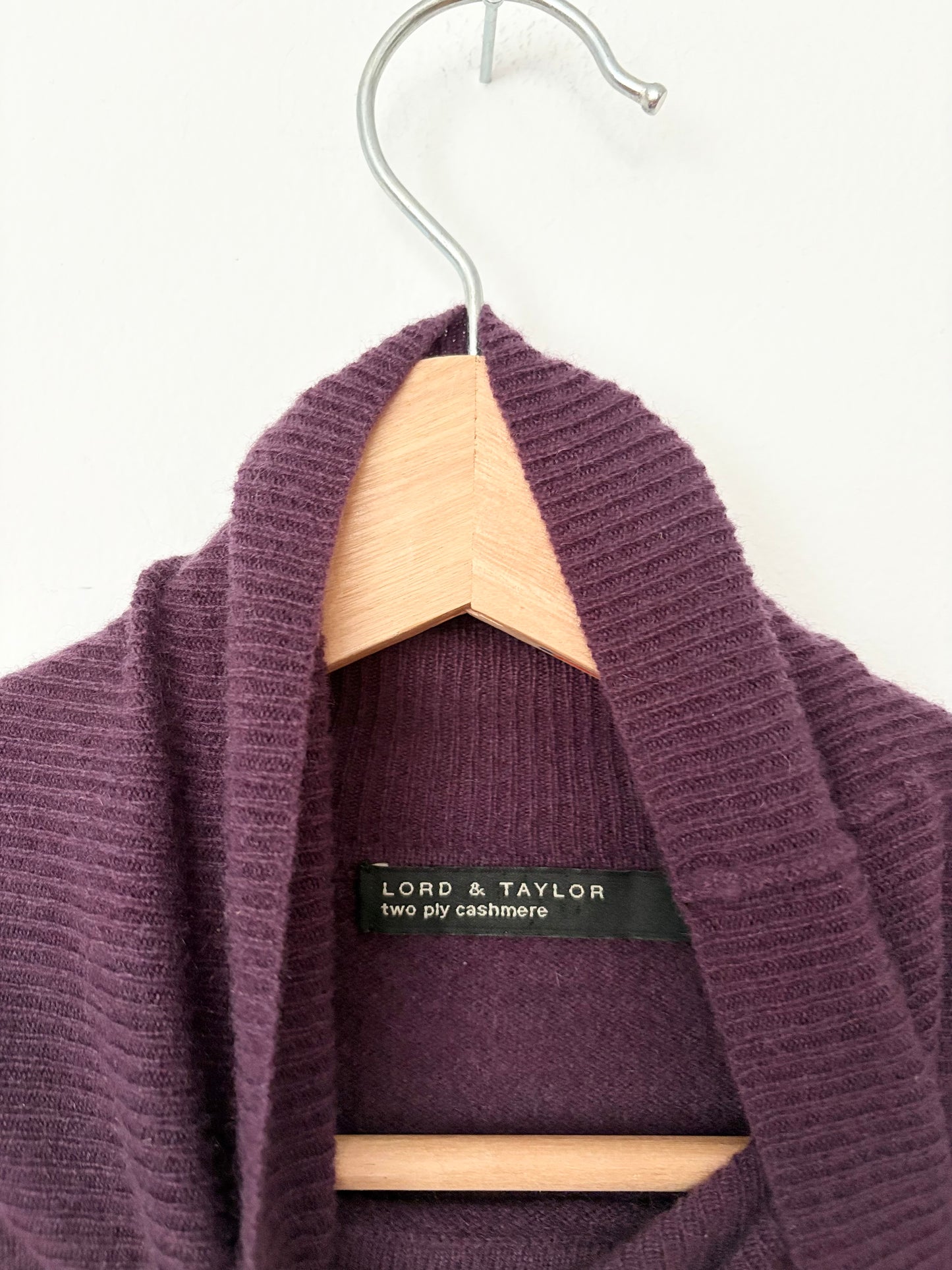 Lord & Taylor cashmere turtleneck sweater M/L