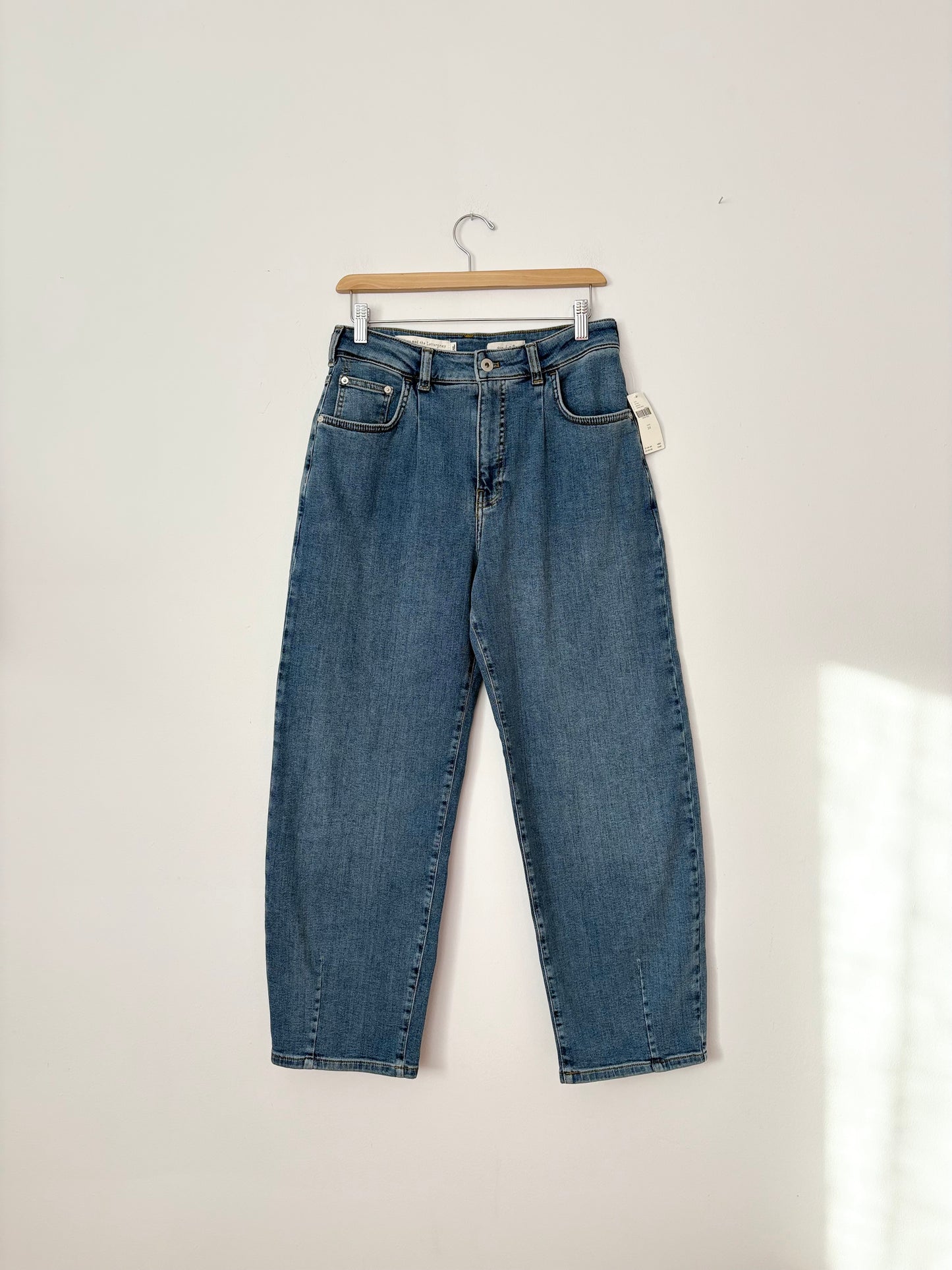 Anthropologie Pilcro et le jean ballon plissé imprimé en lettres W28