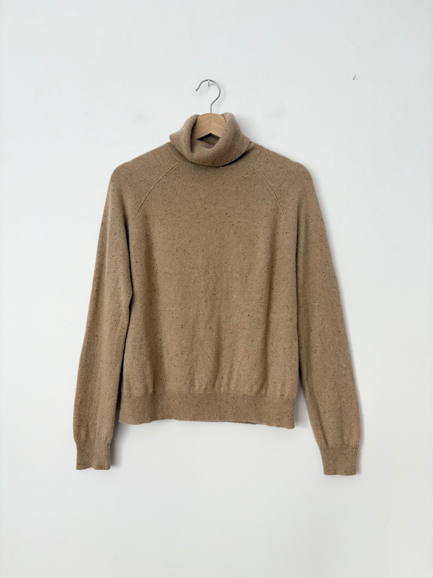 Pull à col roulé en cachemire moucheté Valerie Stevens, taille M/L