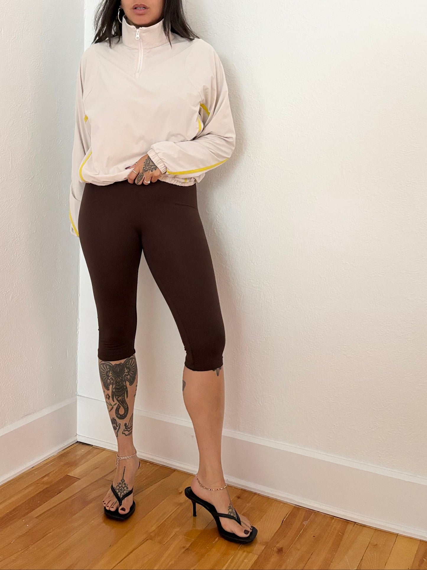 Aritzia contour archetype capris Small