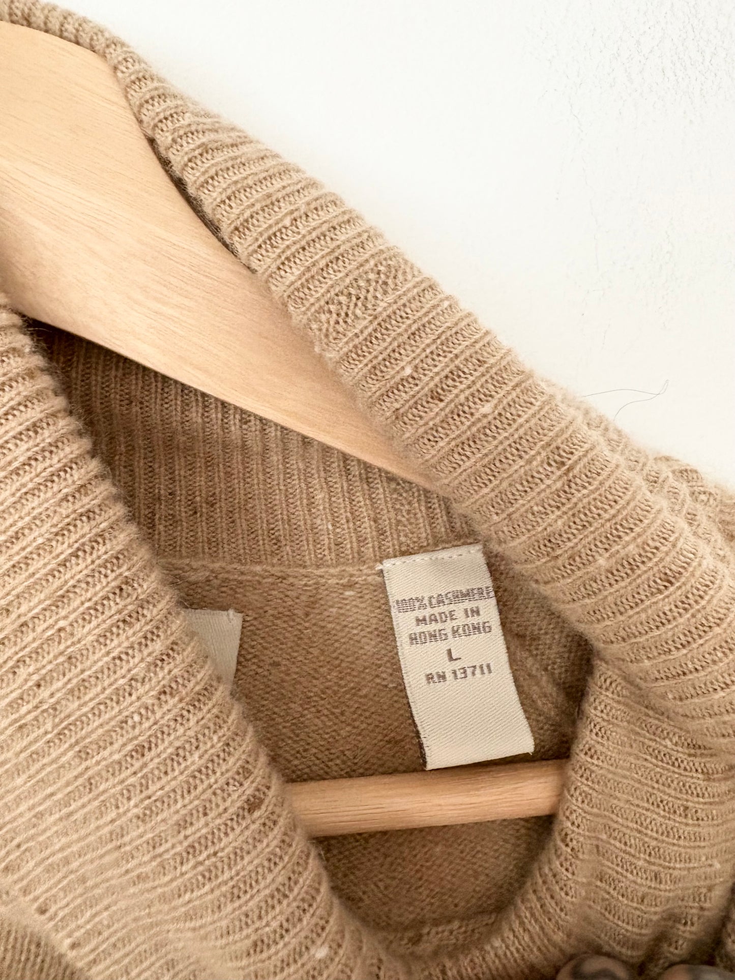 Pull à col roulé en cachemire moucheté Valerie Stevens, taille M/L