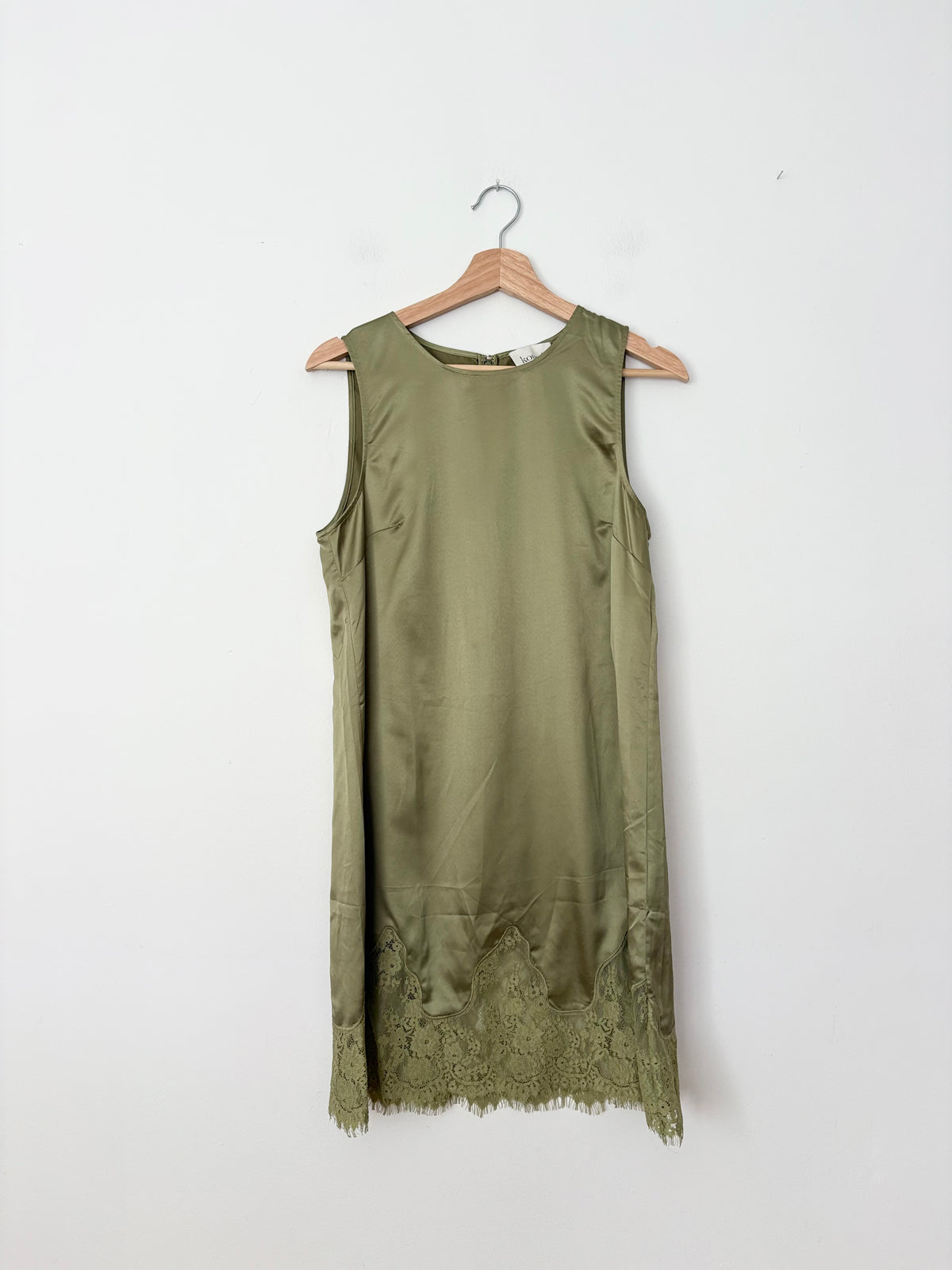 Kourt. Robe Yasmin couleur mousse, taille S