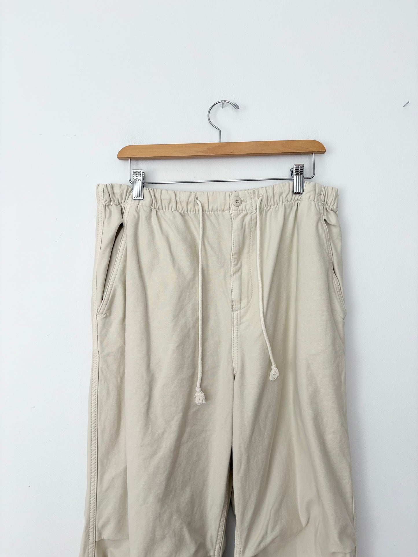Aritzia TNA cache cargo pants Large