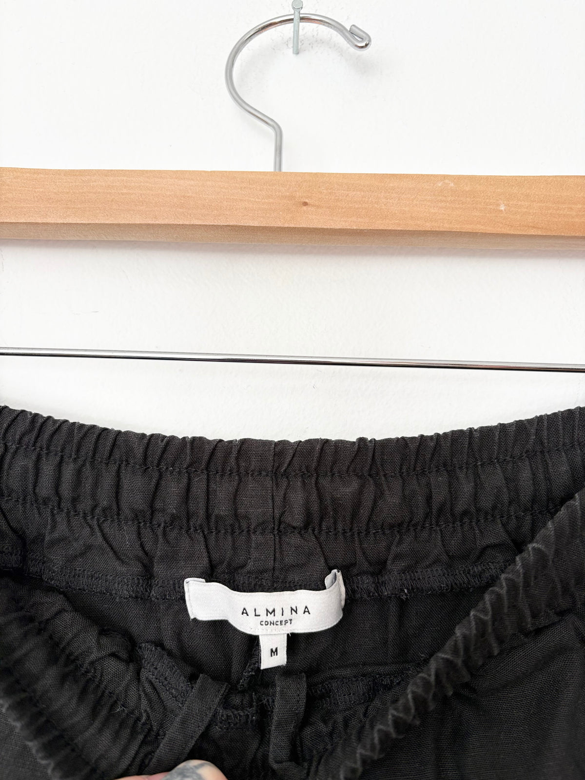 Almina Concept short noir à cordon de serrage, taille M