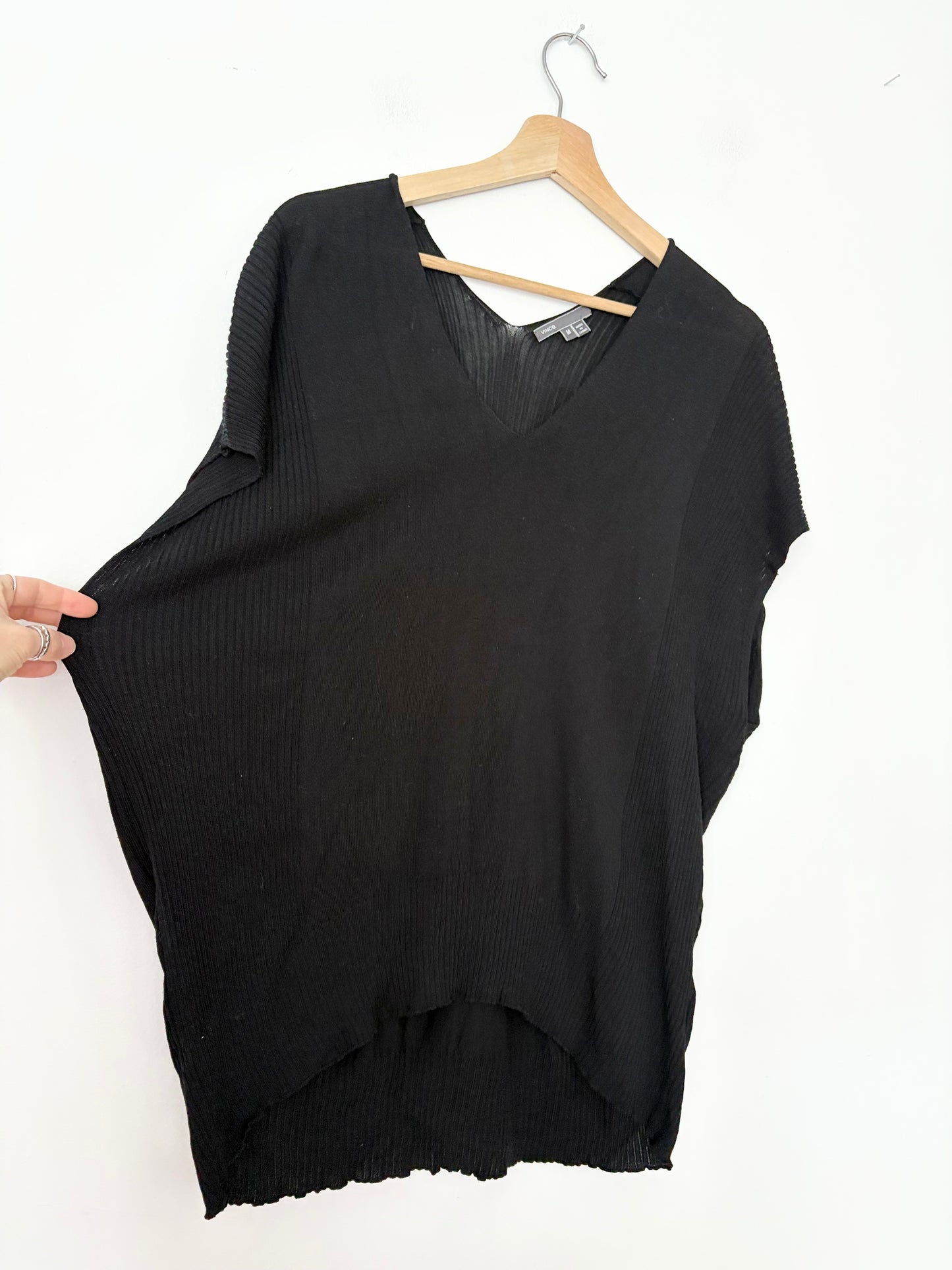 Vince ribbed v neck top Medium