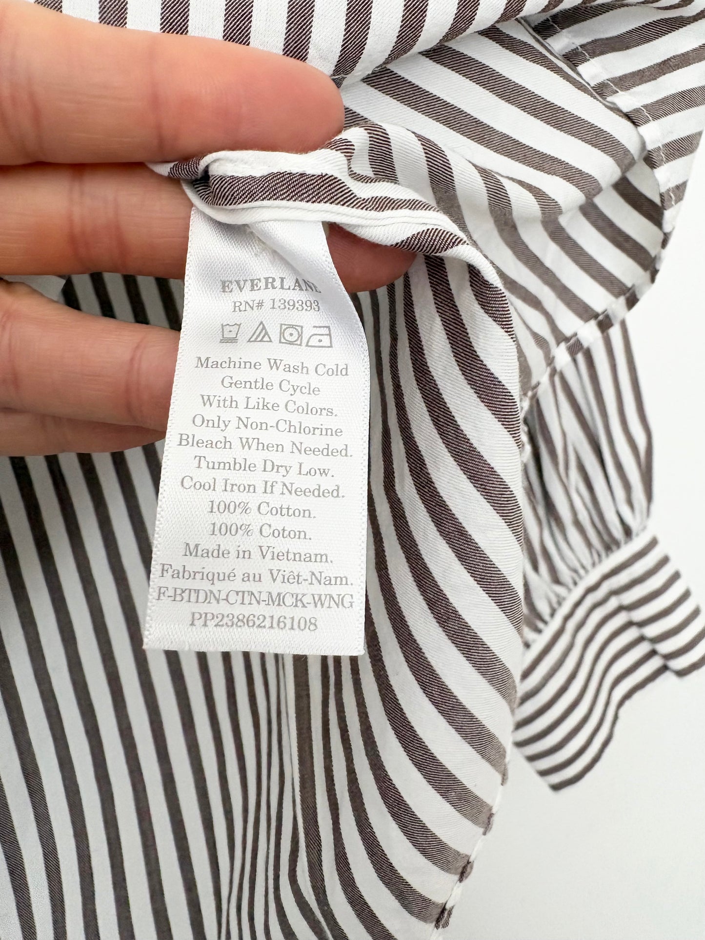Blouse Everlane à rayures et épaulettes, taille S